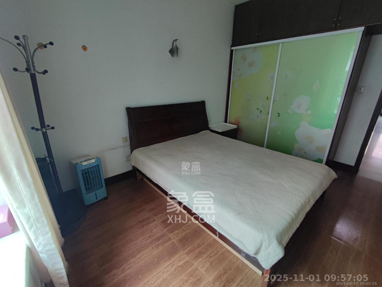 中南汽车世界  2室2厅1卫    1100.0元/月室内图