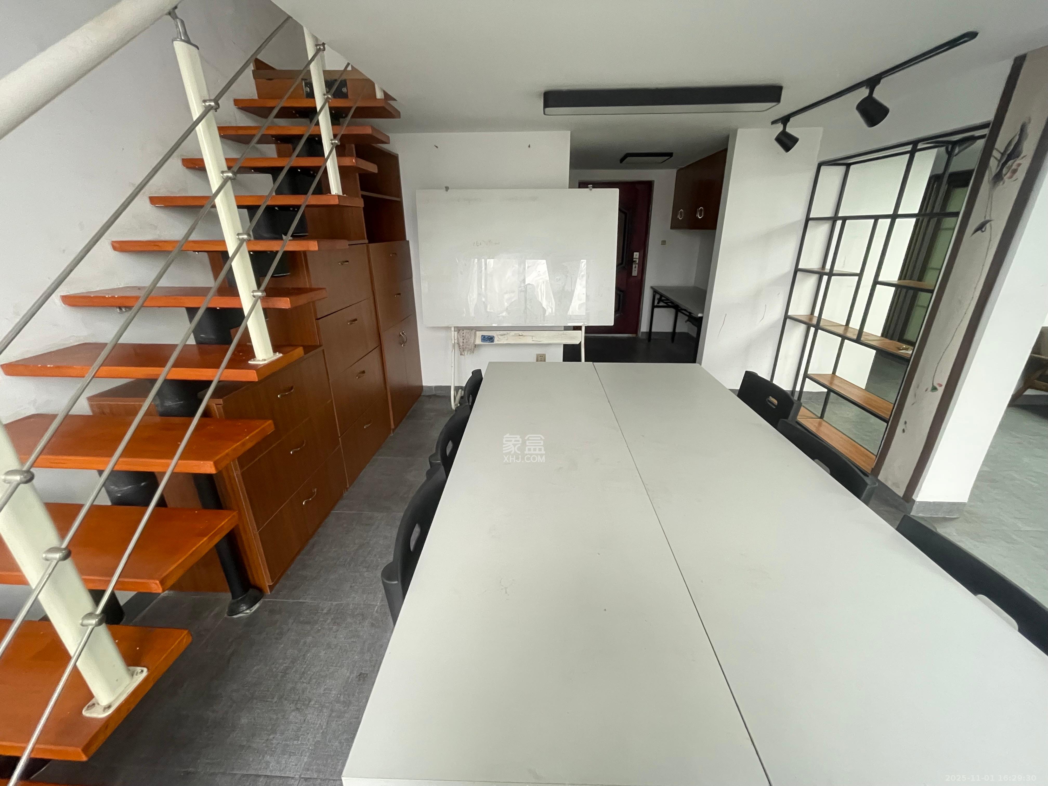 洋湖时代  1室1厅1卫    3200.0元/月