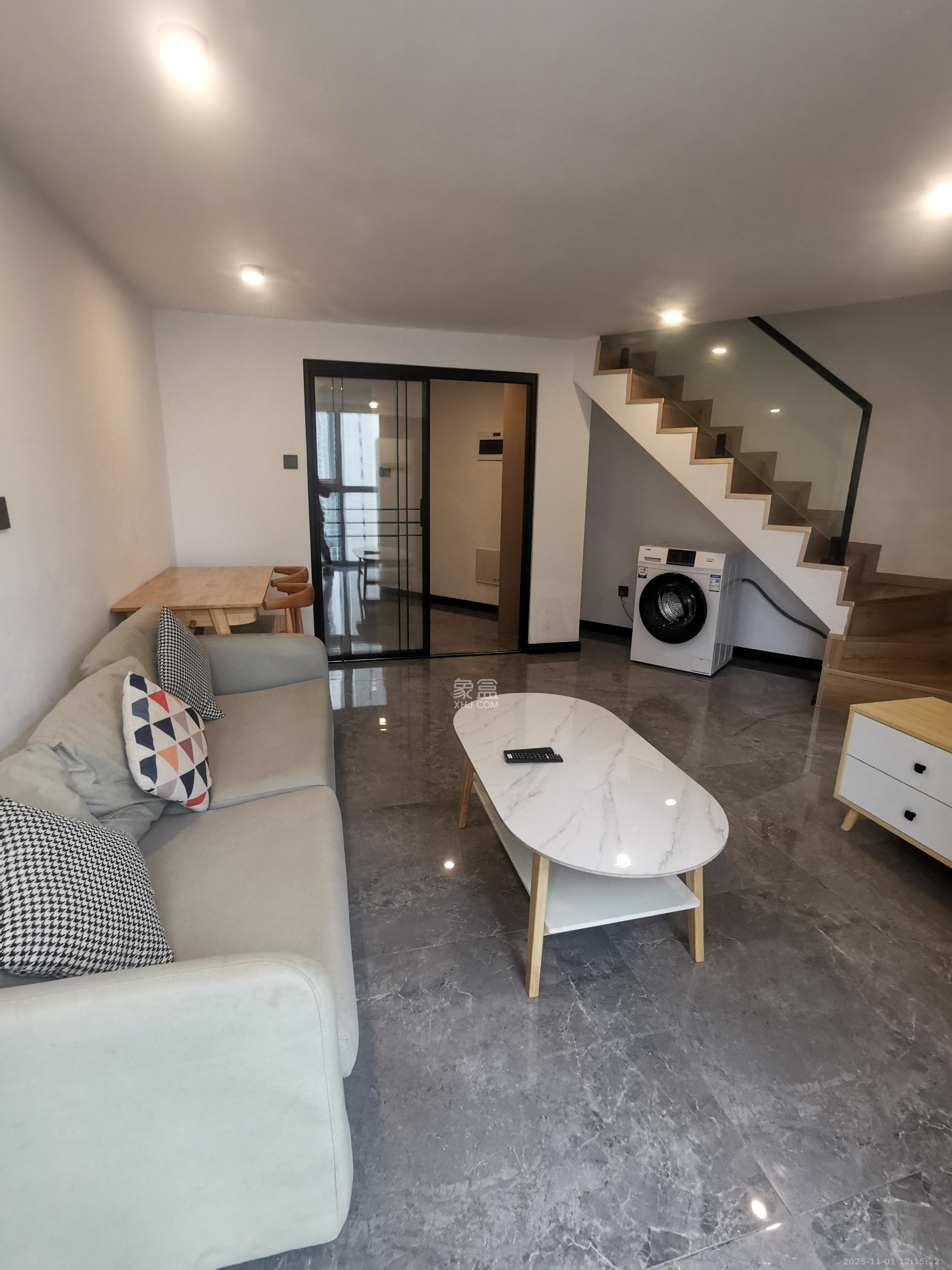 绿地长沙城际空间站（绿地新里佳苑）  1室1厅1卫    2000.0元/月