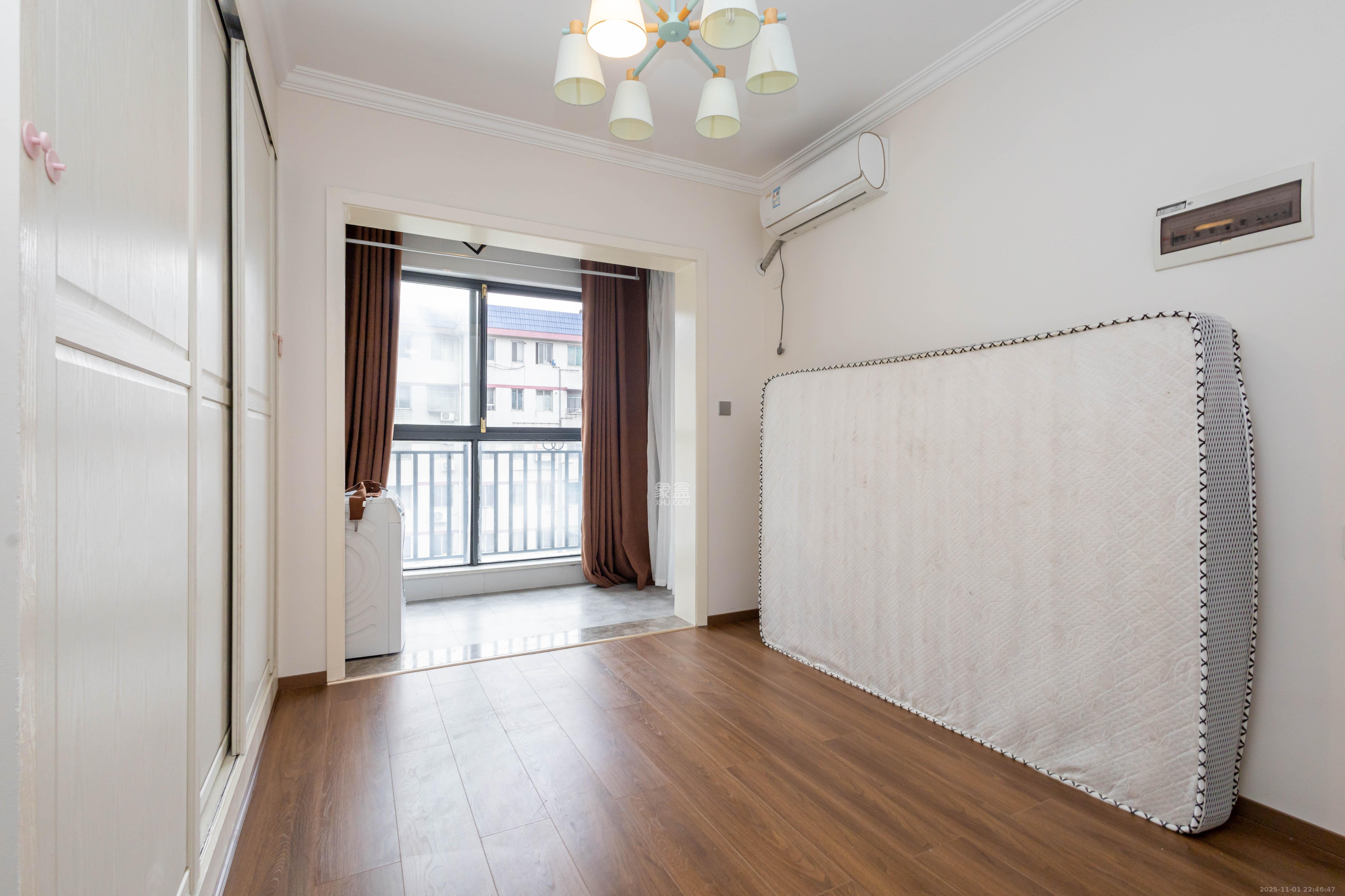 辉宏橄榄城  4室2厅2卫    105.0万 辉宏橄榄城  4室2厅2卫    105.0万卧室