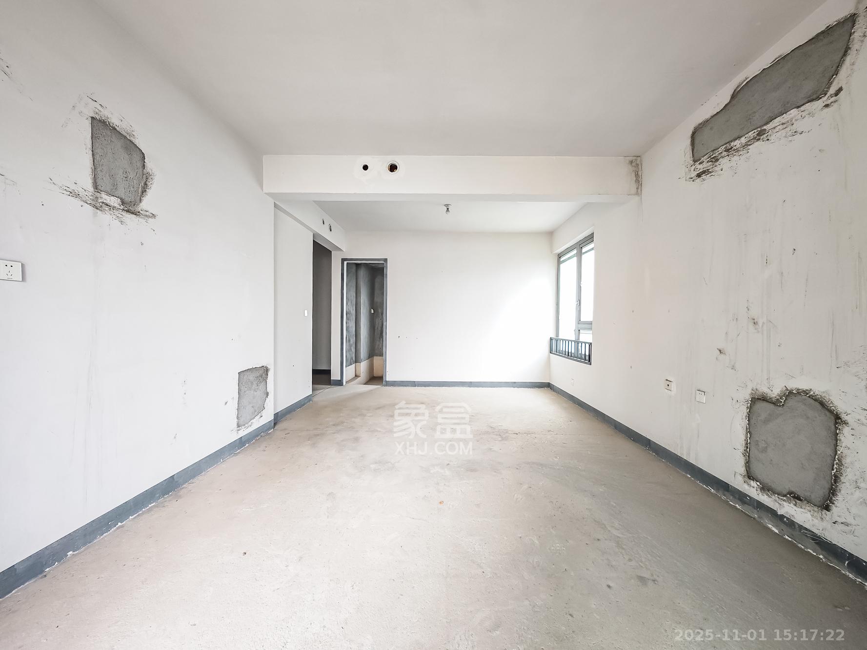 湘江壹号一二三期（创远湘江壹号）  5室2厅4卫    258.0万卧室