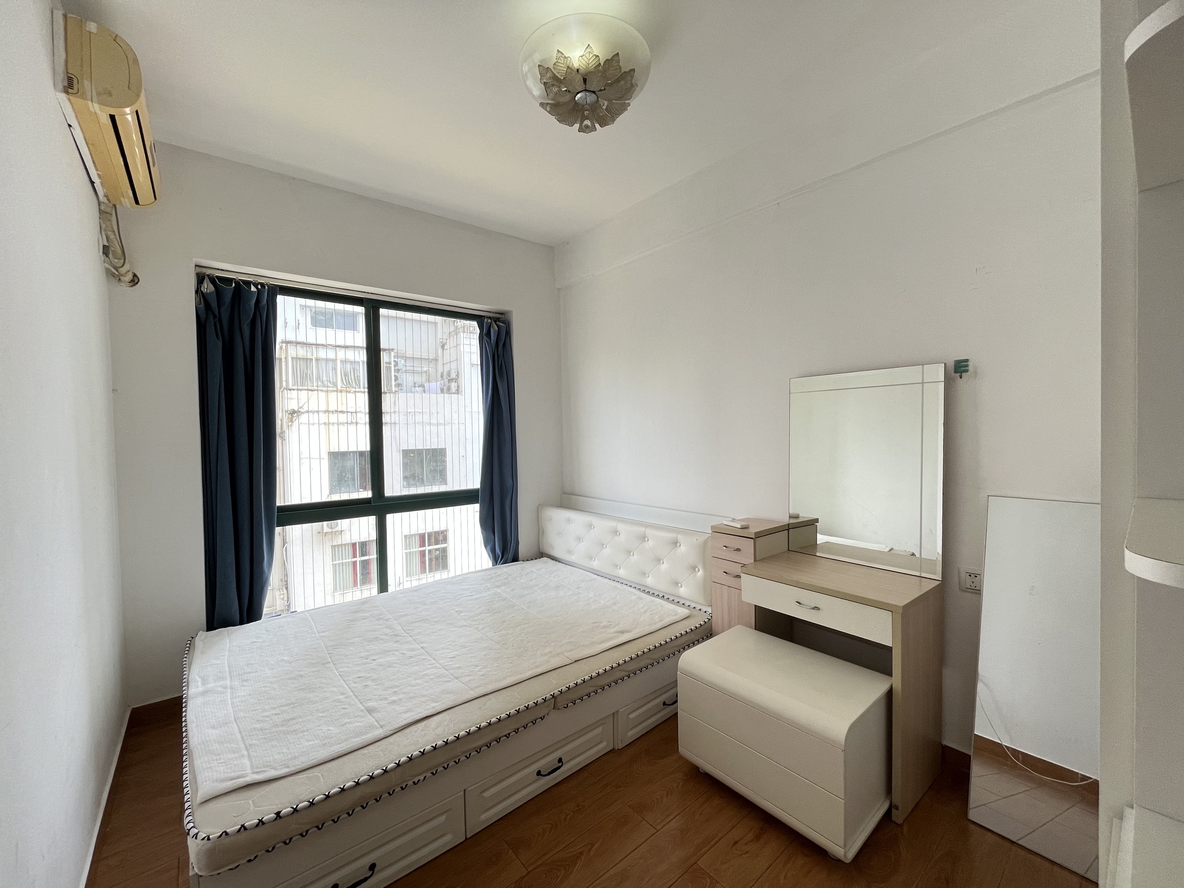 御景峰 2室1厅1卫 118.0万 御景峰 2室1厅1卫 118.0万客厅