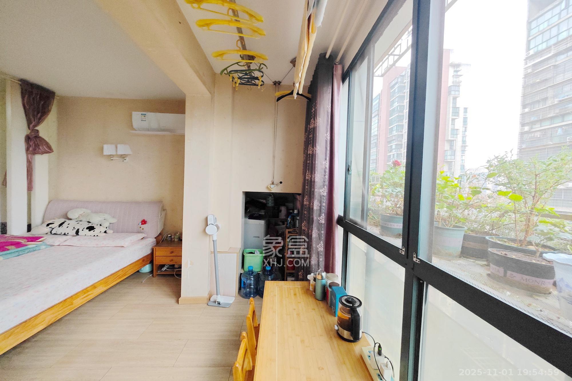 尊邸华庭  1室1厅1卫    28.8万阳台