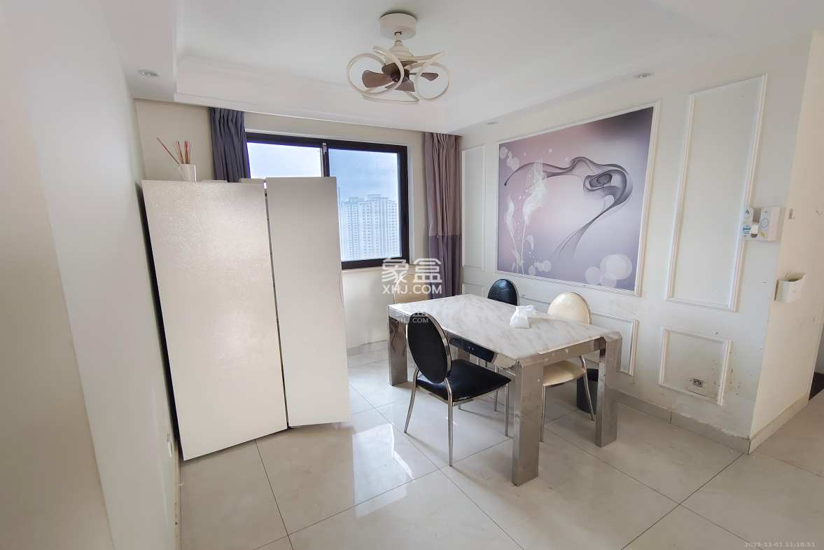 和泓梅溪四季 5室2厅2卫 3200.0元/月 和泓梅溪四季 5室2厅2卫 3200.0元/月室内图