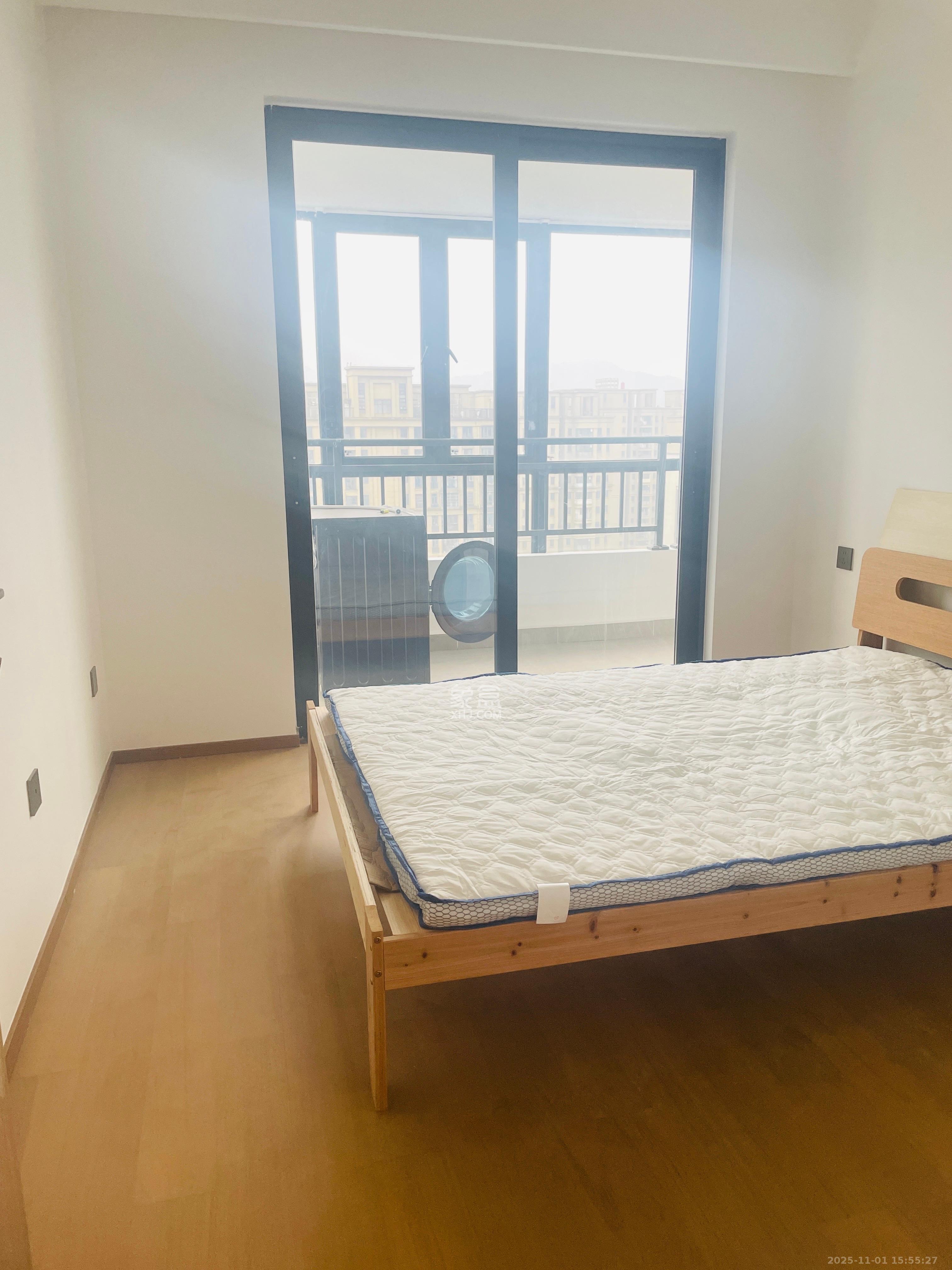 新华联梦想城  3室2厅2卫    1600.0元/月室内图