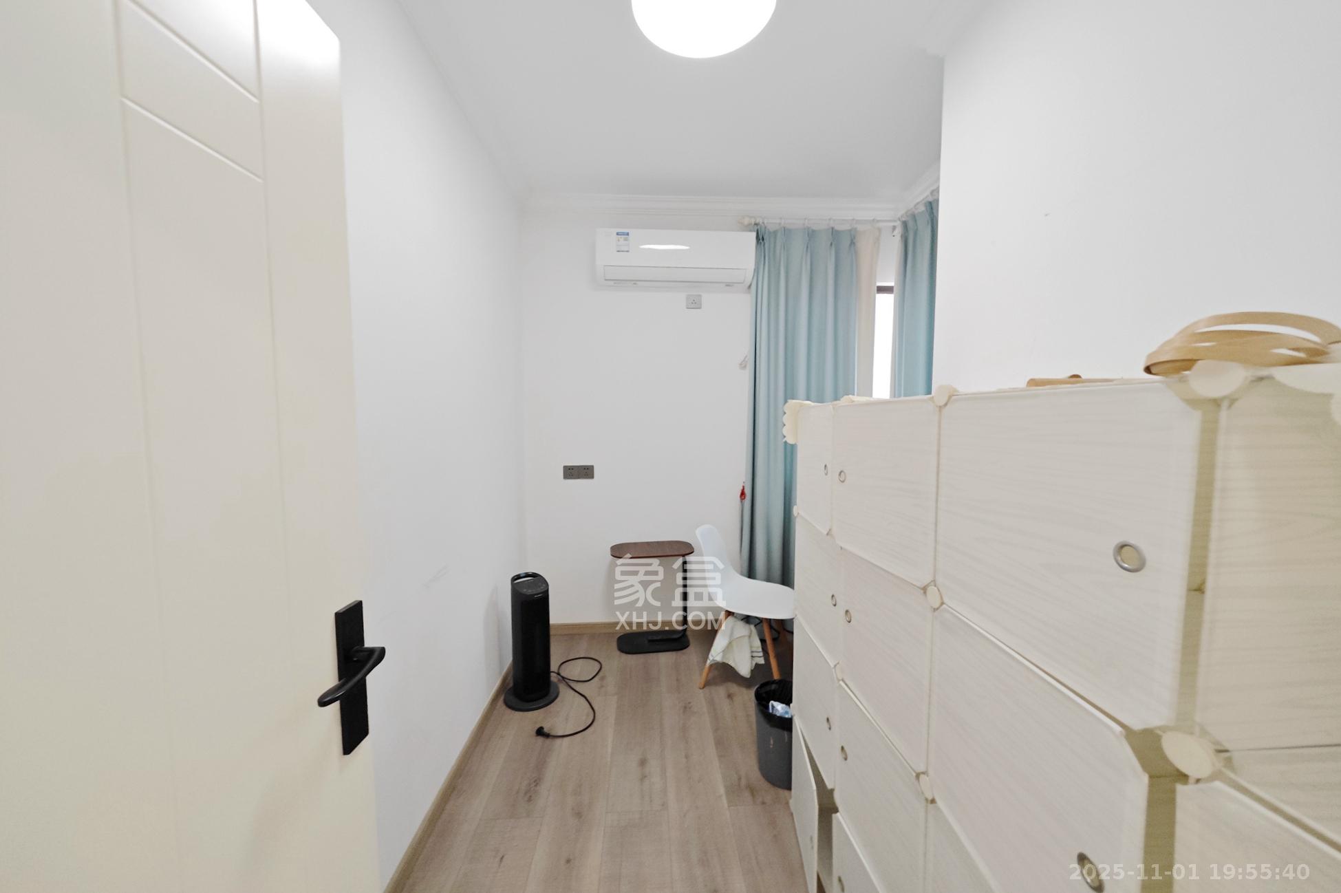 保利大都汇一期、二期  3室2厅1卫    120.0万卧室