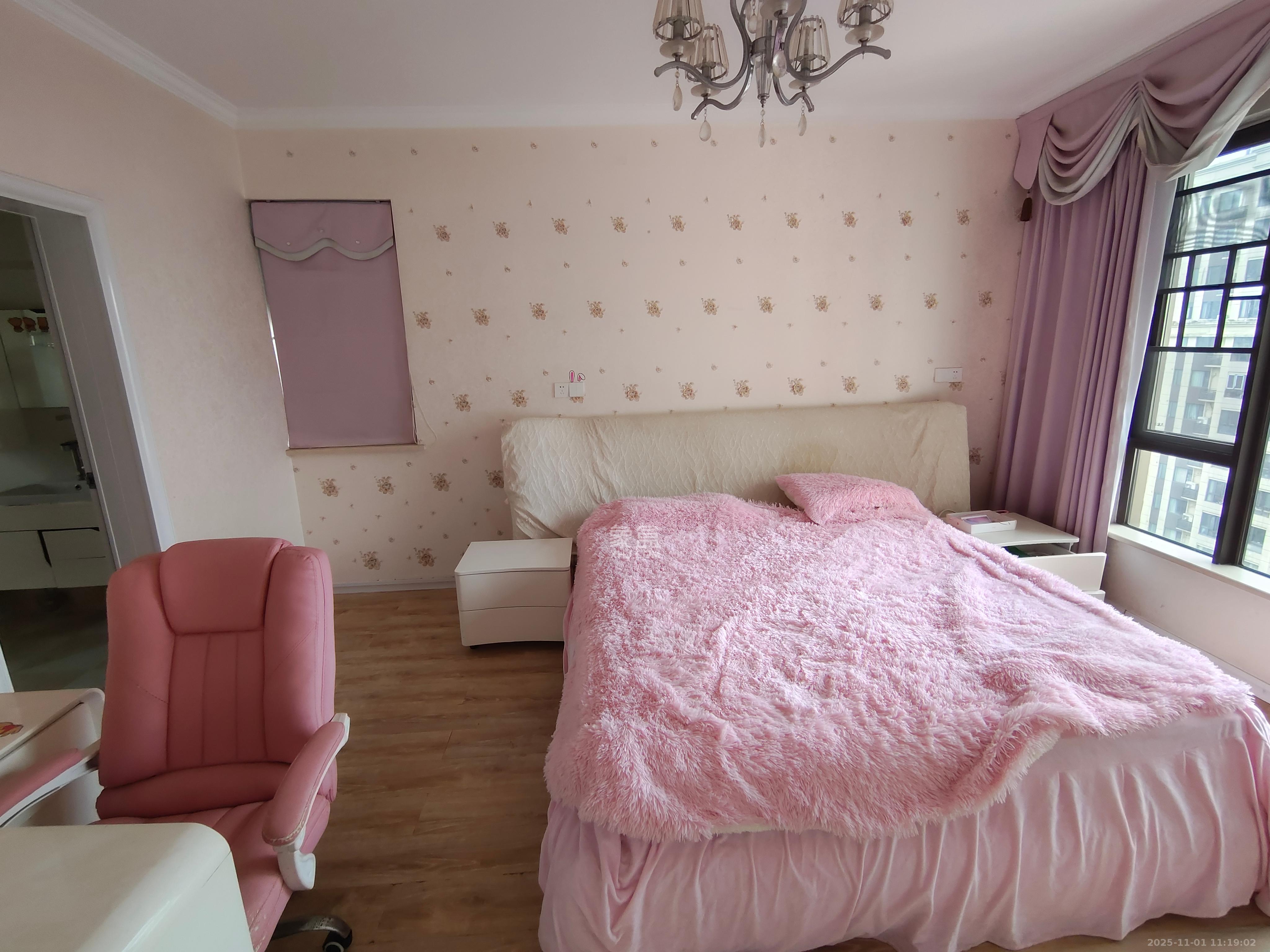 和泓梅溪四季  5室2厅2卫    3200.0元/月室内图