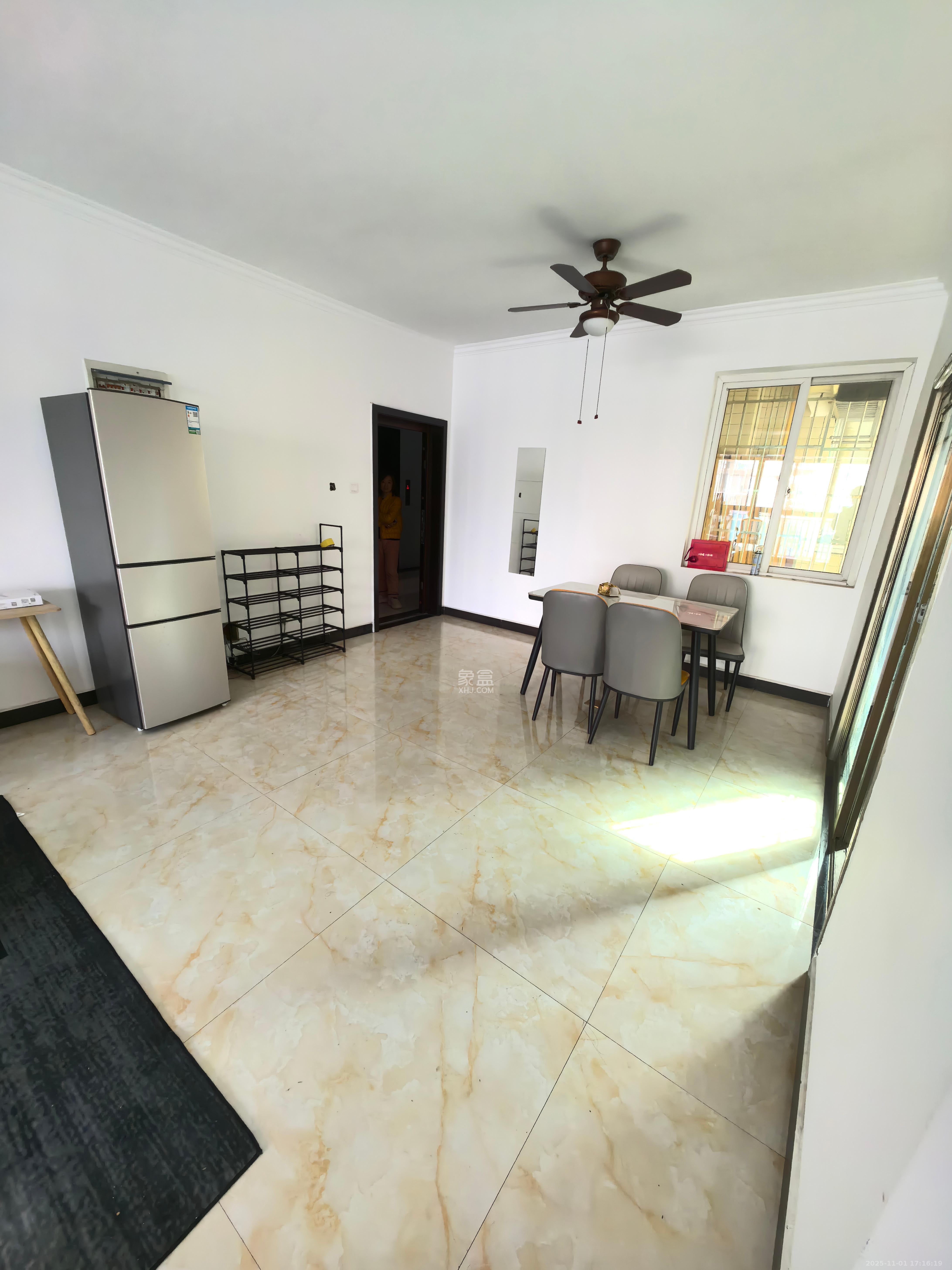 麓谷加州阳光  3室2厅2卫    2500.0元/月 麓谷加州阳光  3室2厅2卫    2500.0元/月室内图