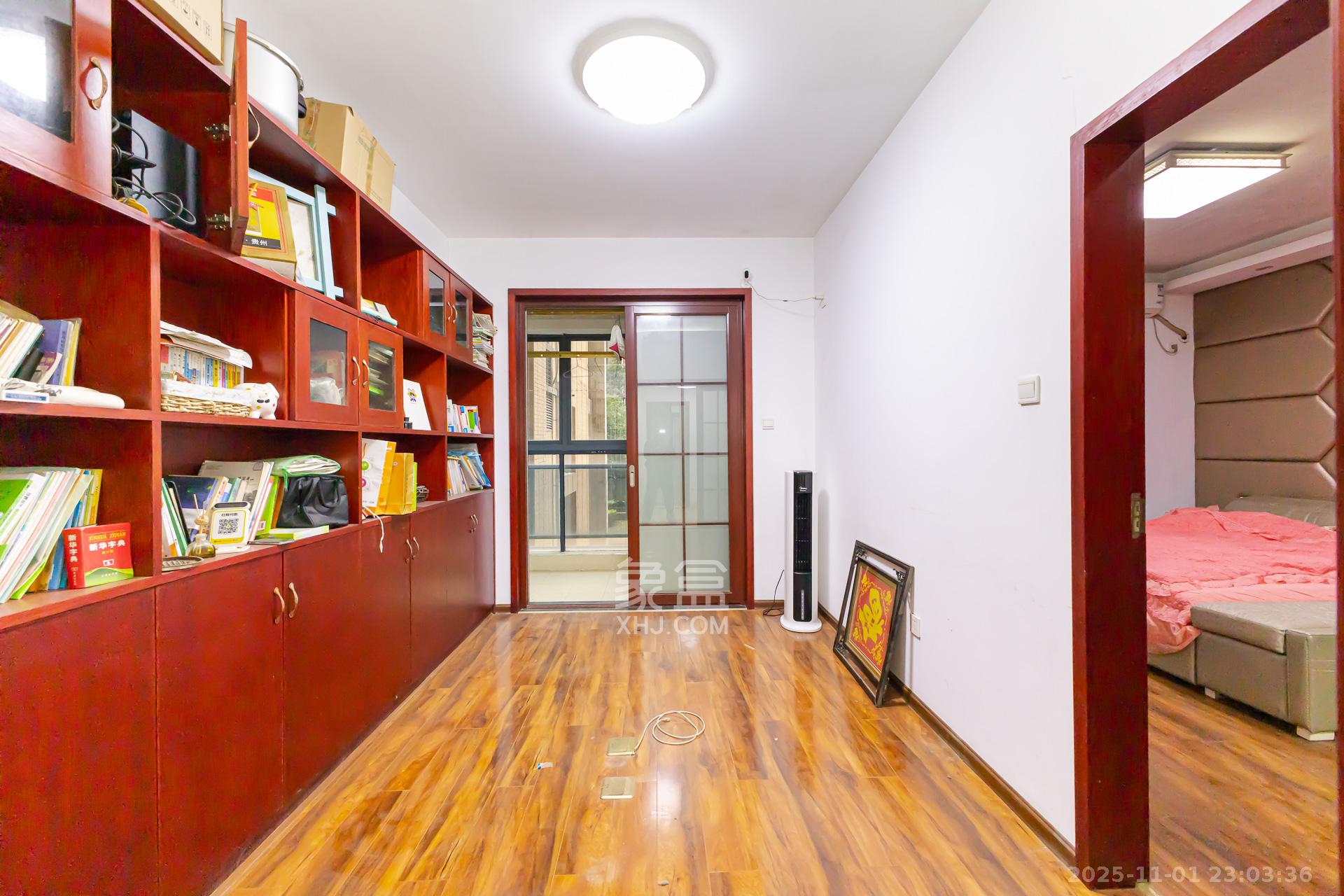 珠江东方明珠(新地东方明珠)三期 4室2厅2卫 100.0万 珠江东方明珠(新地东方明珠)三期 4室2厅2卫 100.0万卧室