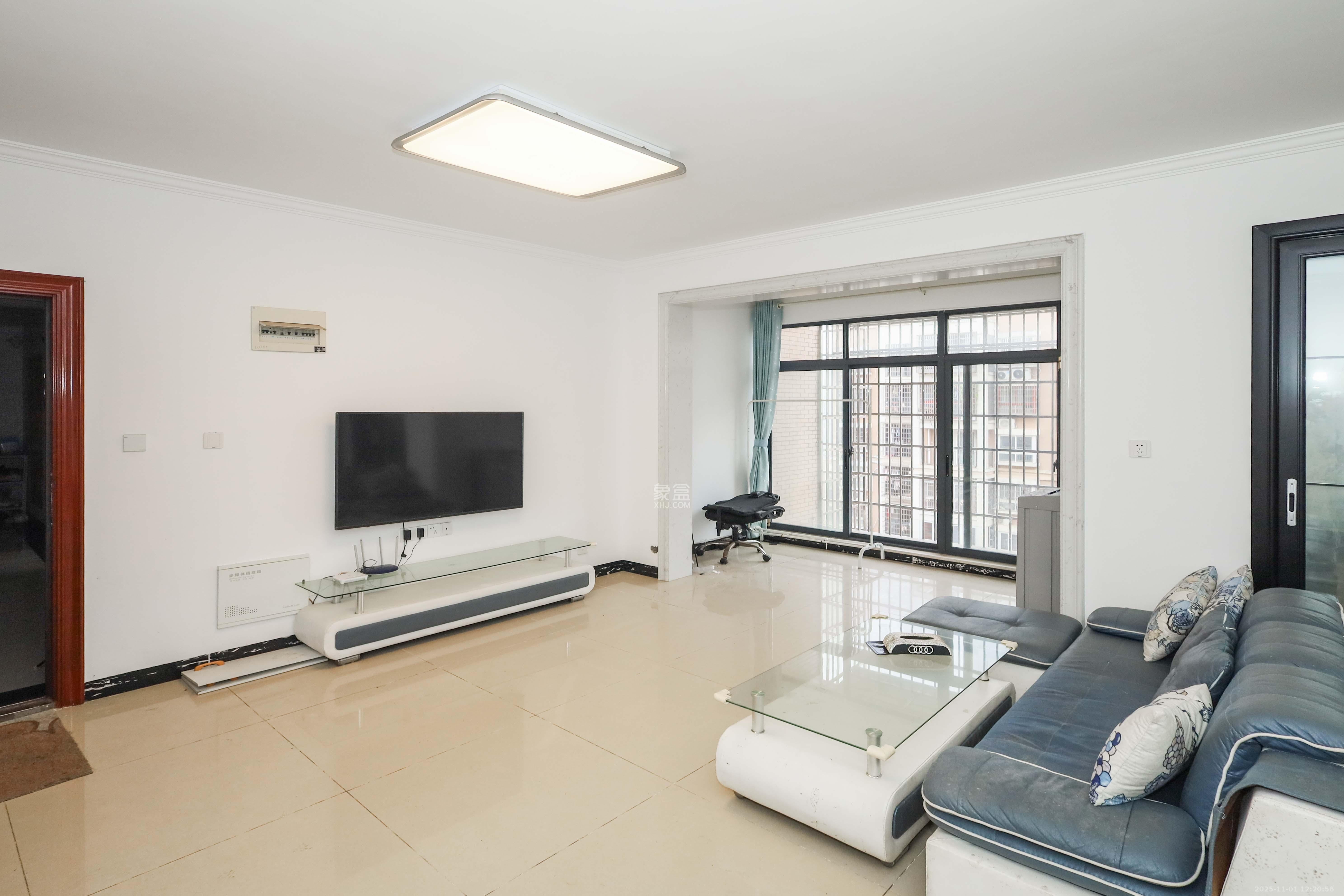 和润园一、二期  3室2厅1卫    68.0万客厅