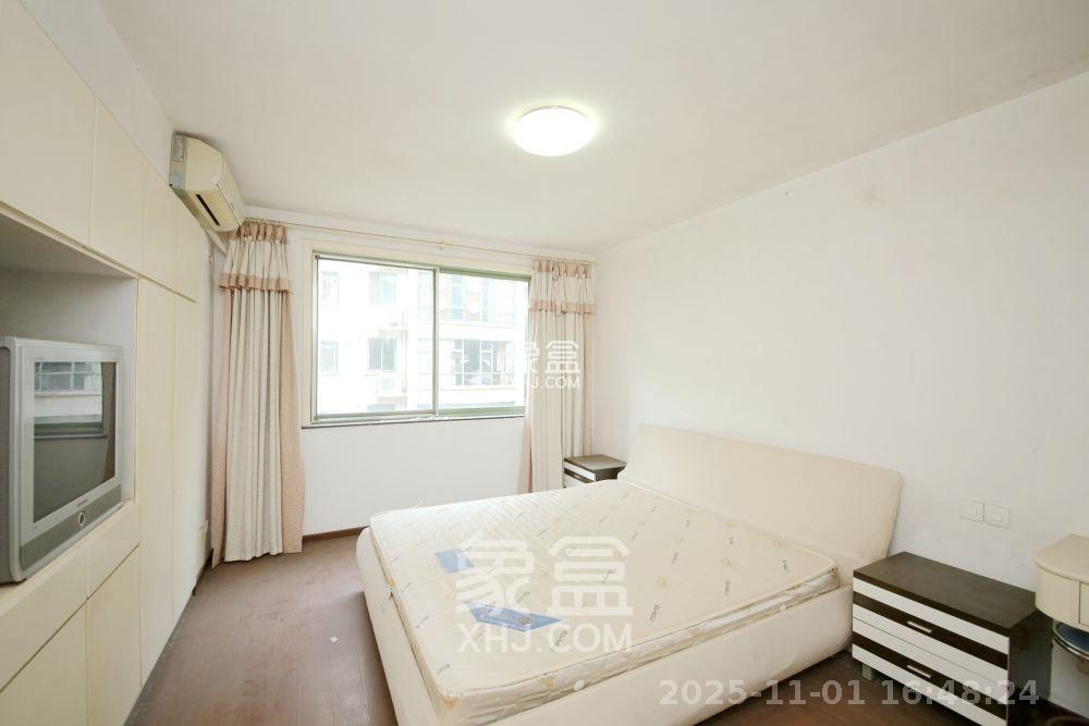 芙蓉苑  4室2厅2卫    2200.0元/月室内图