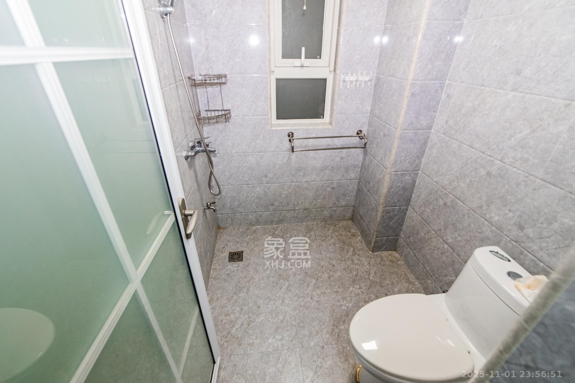 北辰三角洲E4区  3室1厅1卫    140.0万卫生间