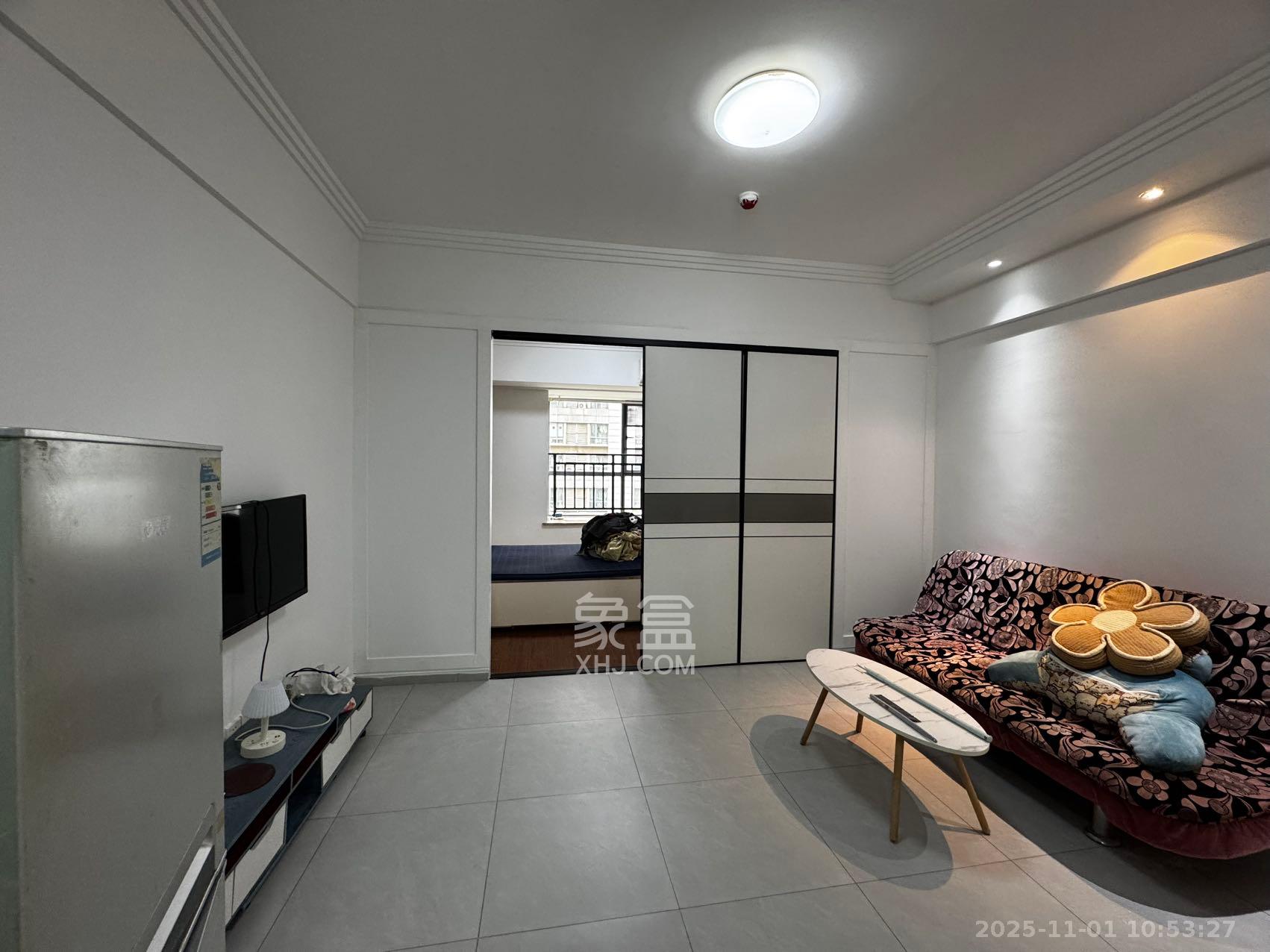 西子一间  1室1厅1卫    1800.0元/月室内图