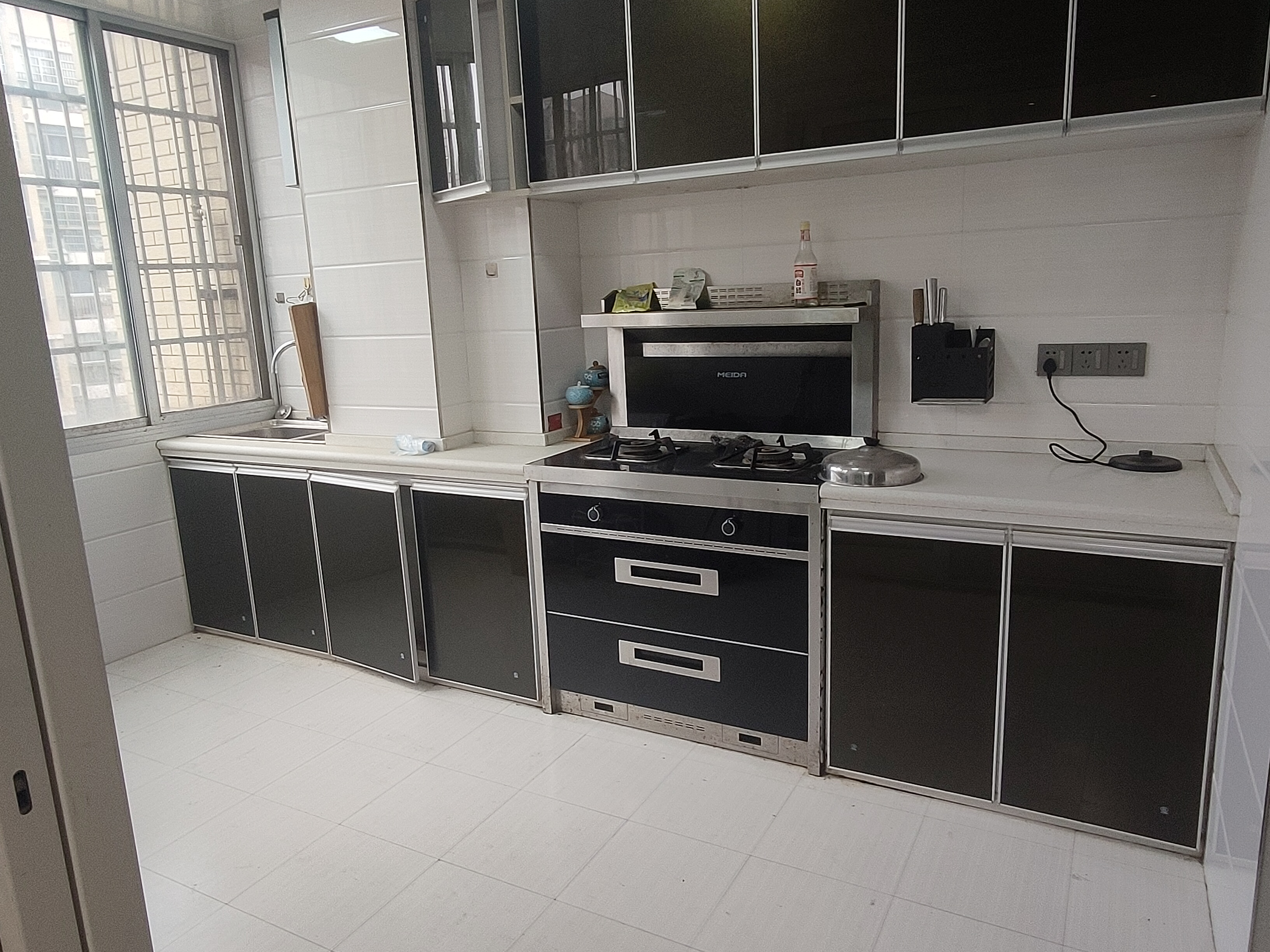 香格里拉  1室2厅2卫    1800.0元/月室内图