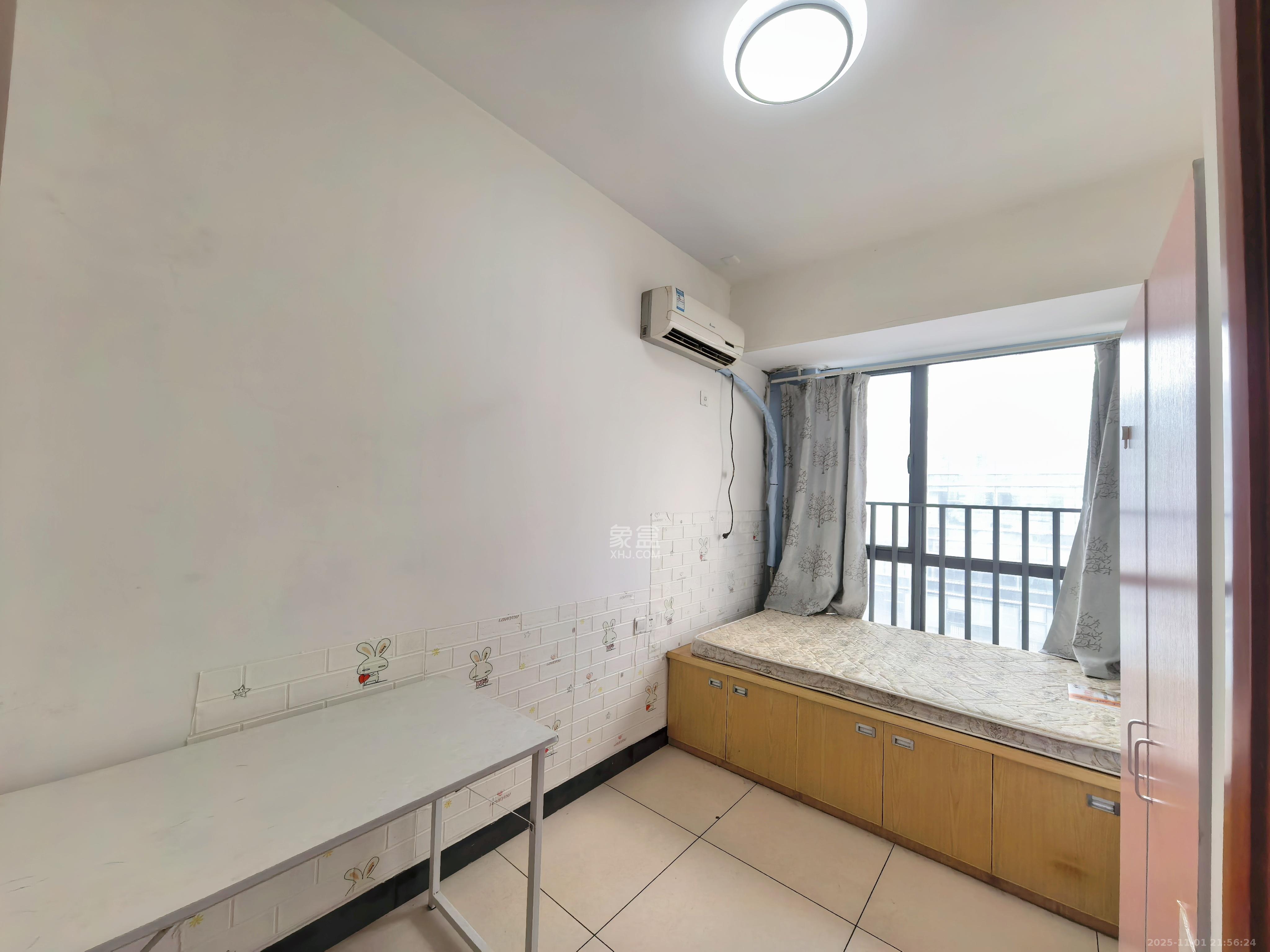 中城丽景香山园  2室2厅1卫    2200.0元/月室内图