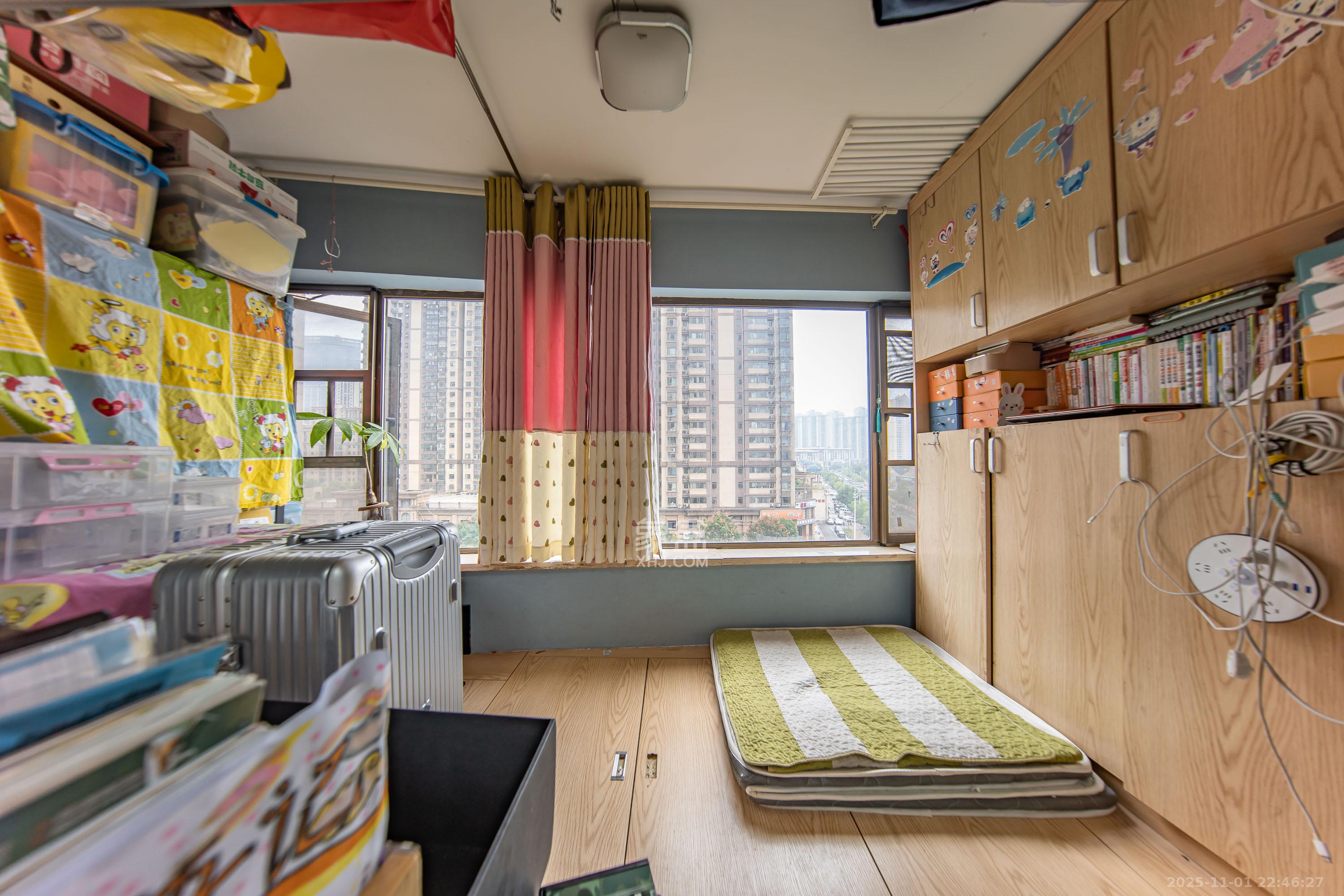 江山帝景哈佛 1室0厅0卫 80.0万 江山帝景哈佛 1室0厅0卫 80.0万阳台