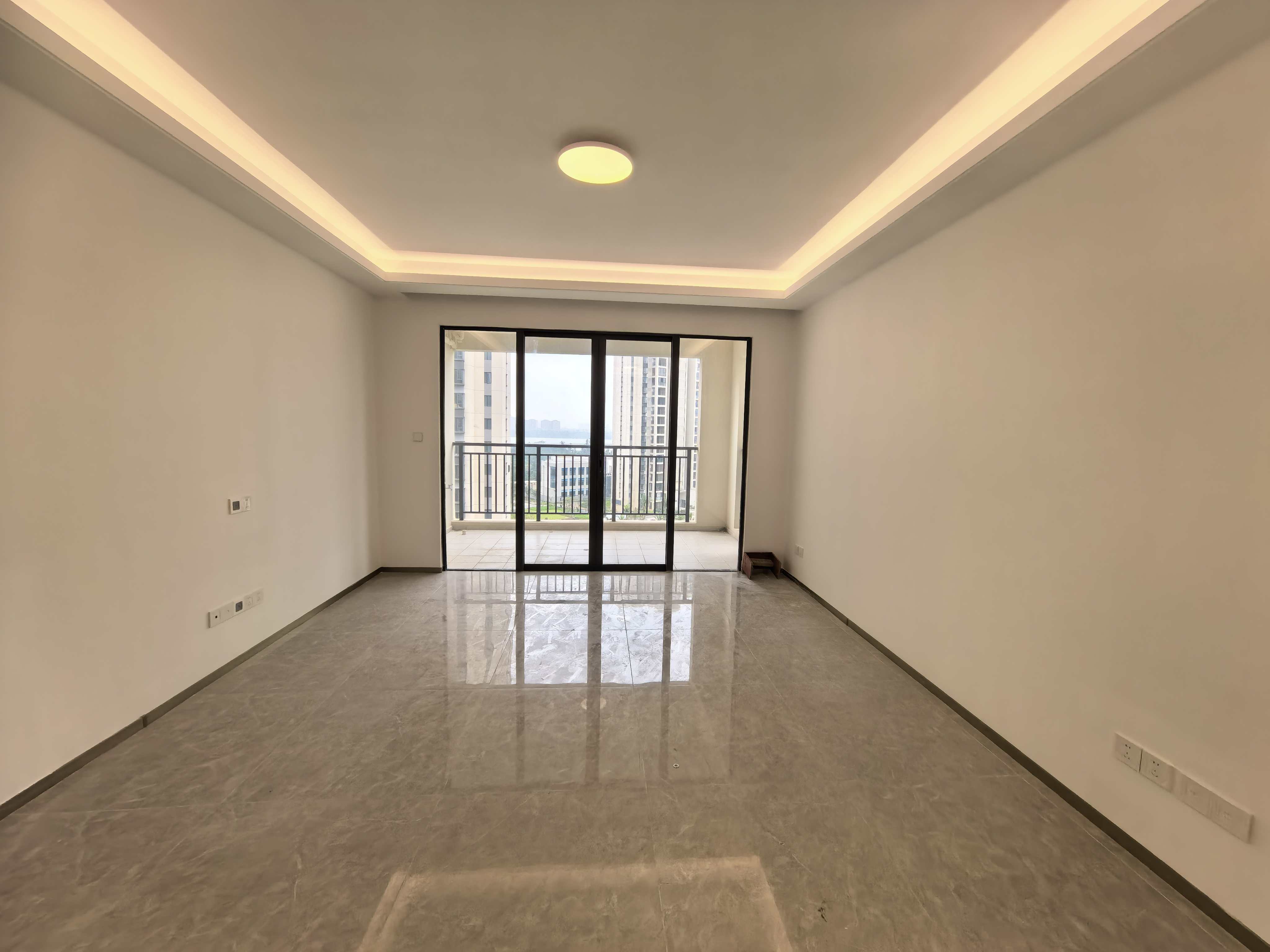 和风家园蓝天居  3室2厅2卫    2000.0元/月室内图