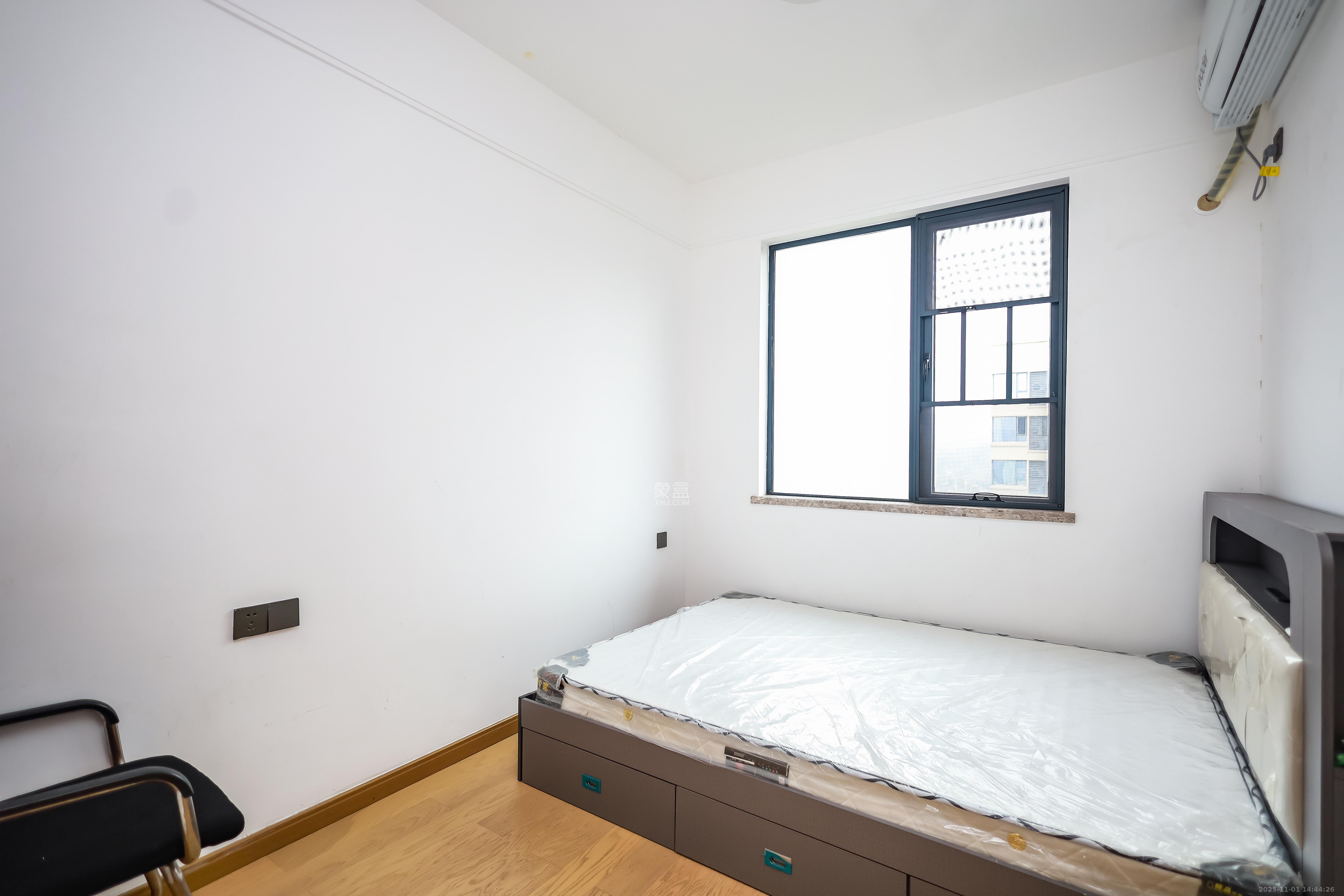 长房云西府一期  3室2厅2卫    116.0万 长房云西府一期  3室2厅2卫    116.0万卧室