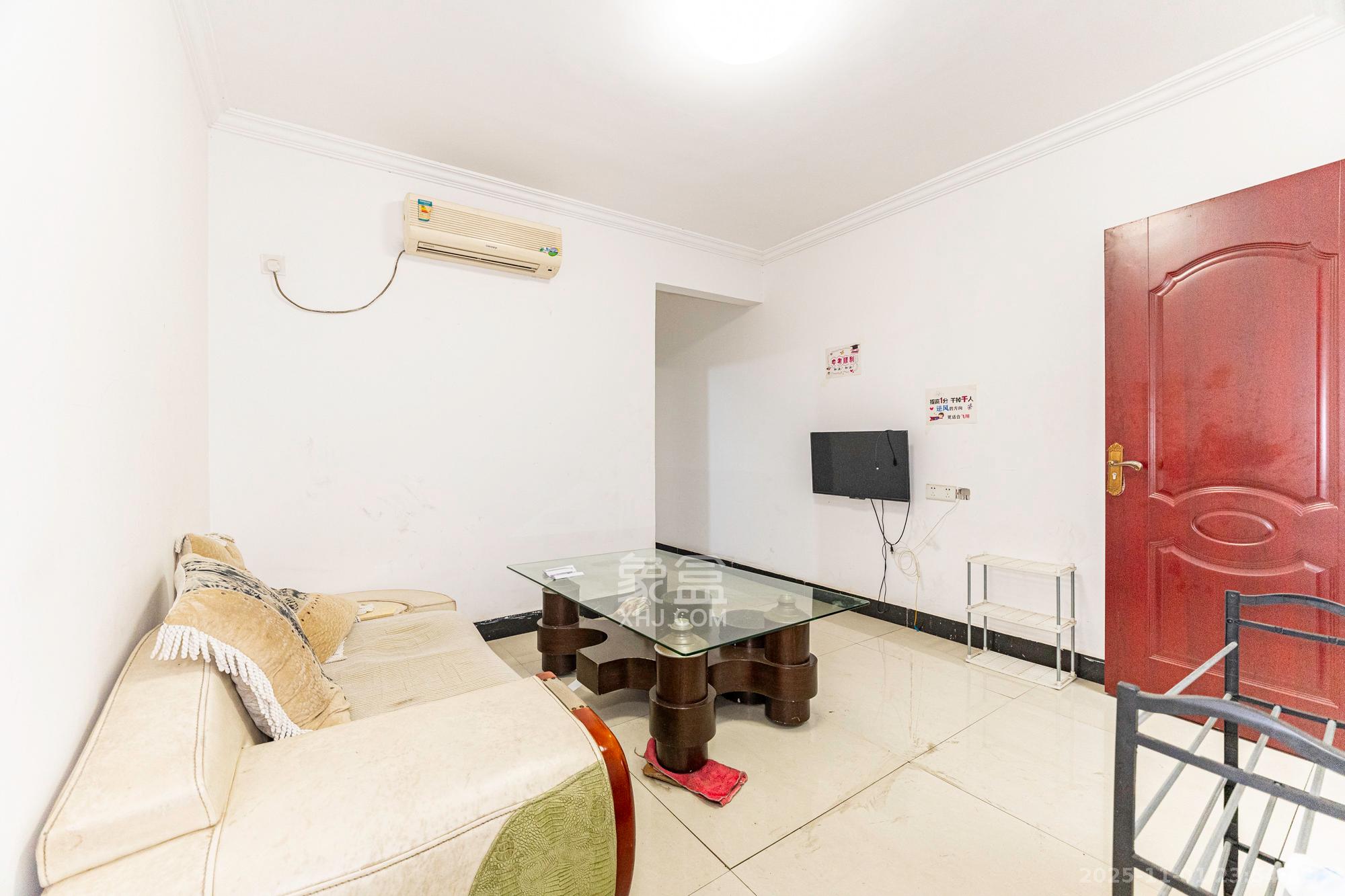 长沙县公安局单位房  3室2厅2卫    71.8万客厅