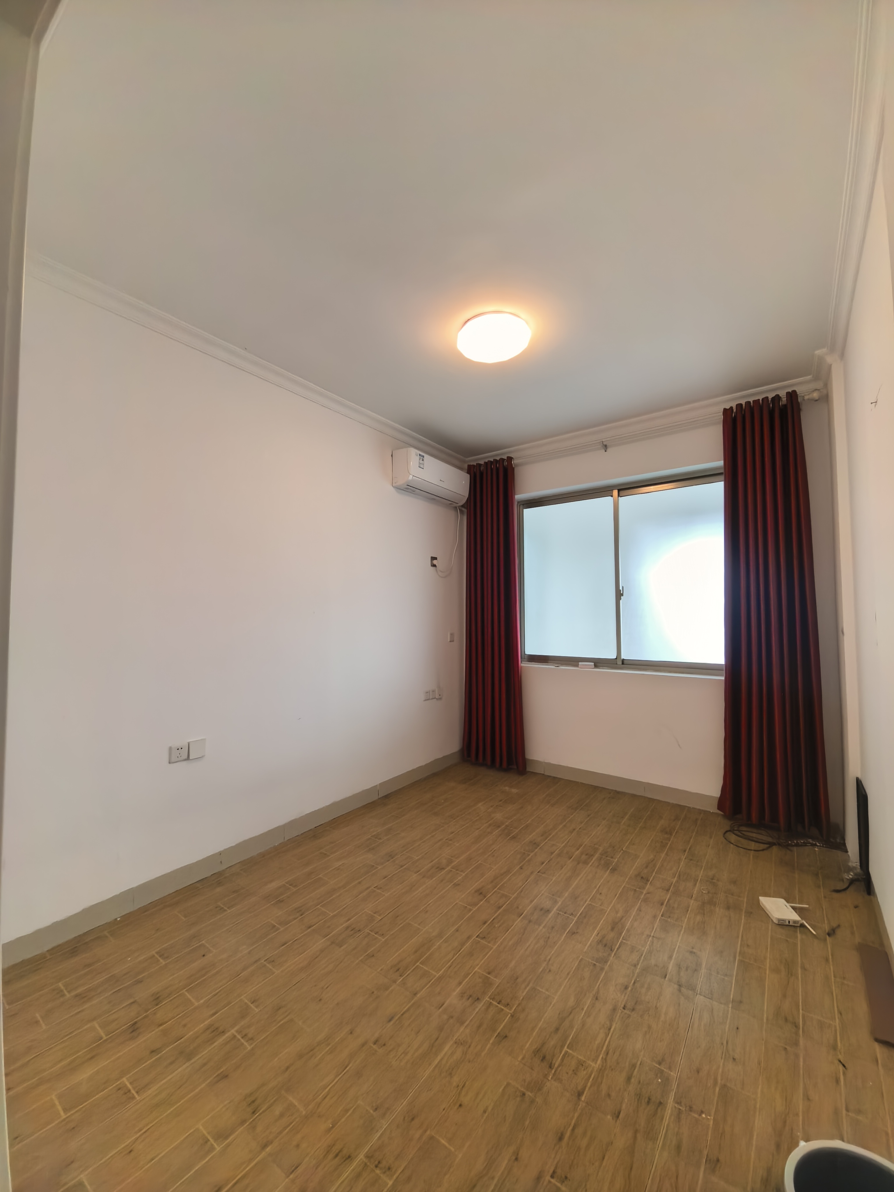 华亿明珠  4室2厅2卫    2000.0元/月室内图