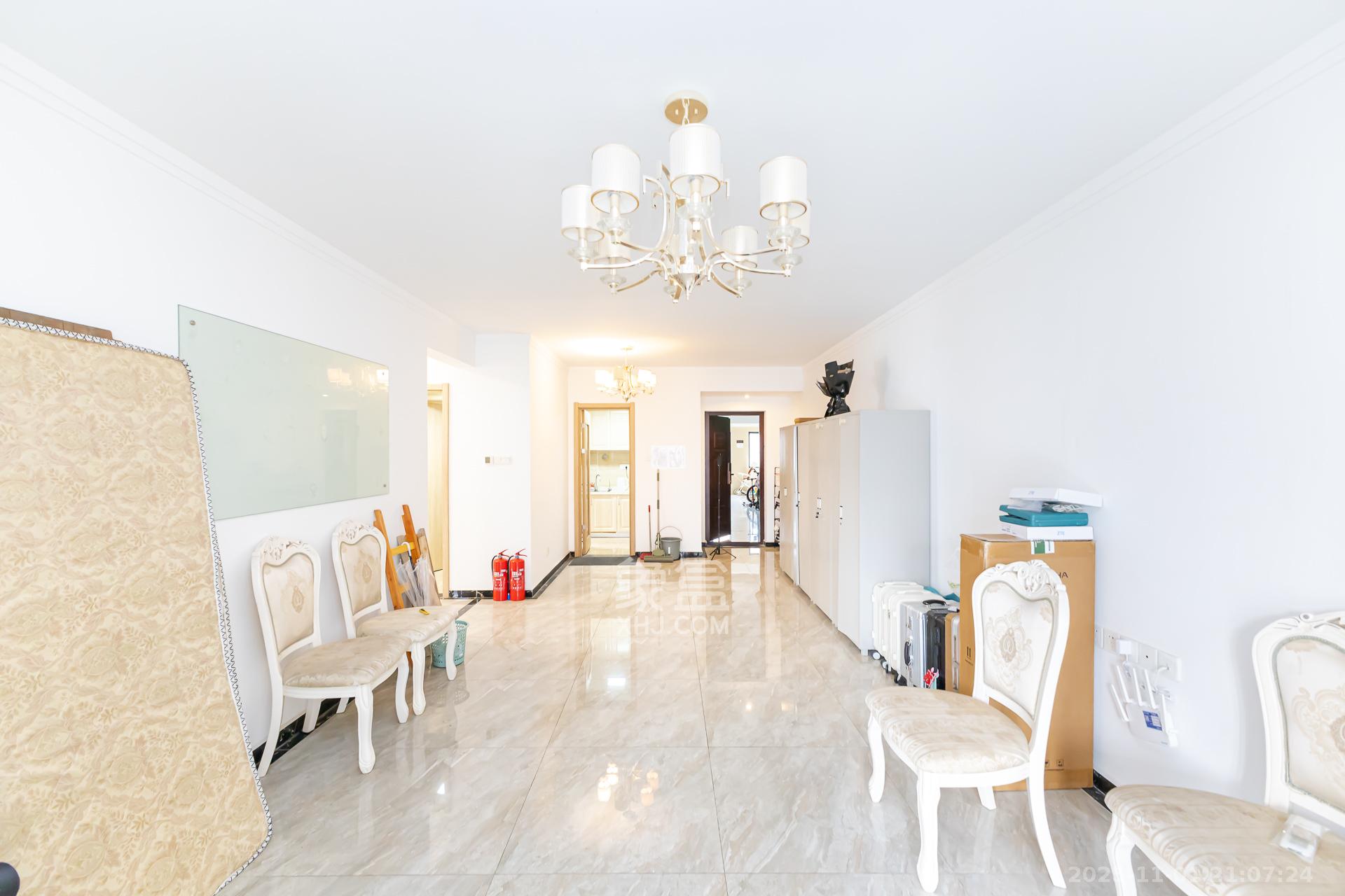 万润滨江天著  4室2厅2卫    126.8万 万润滨江天著  4室2厅2卫    126.8万客厅