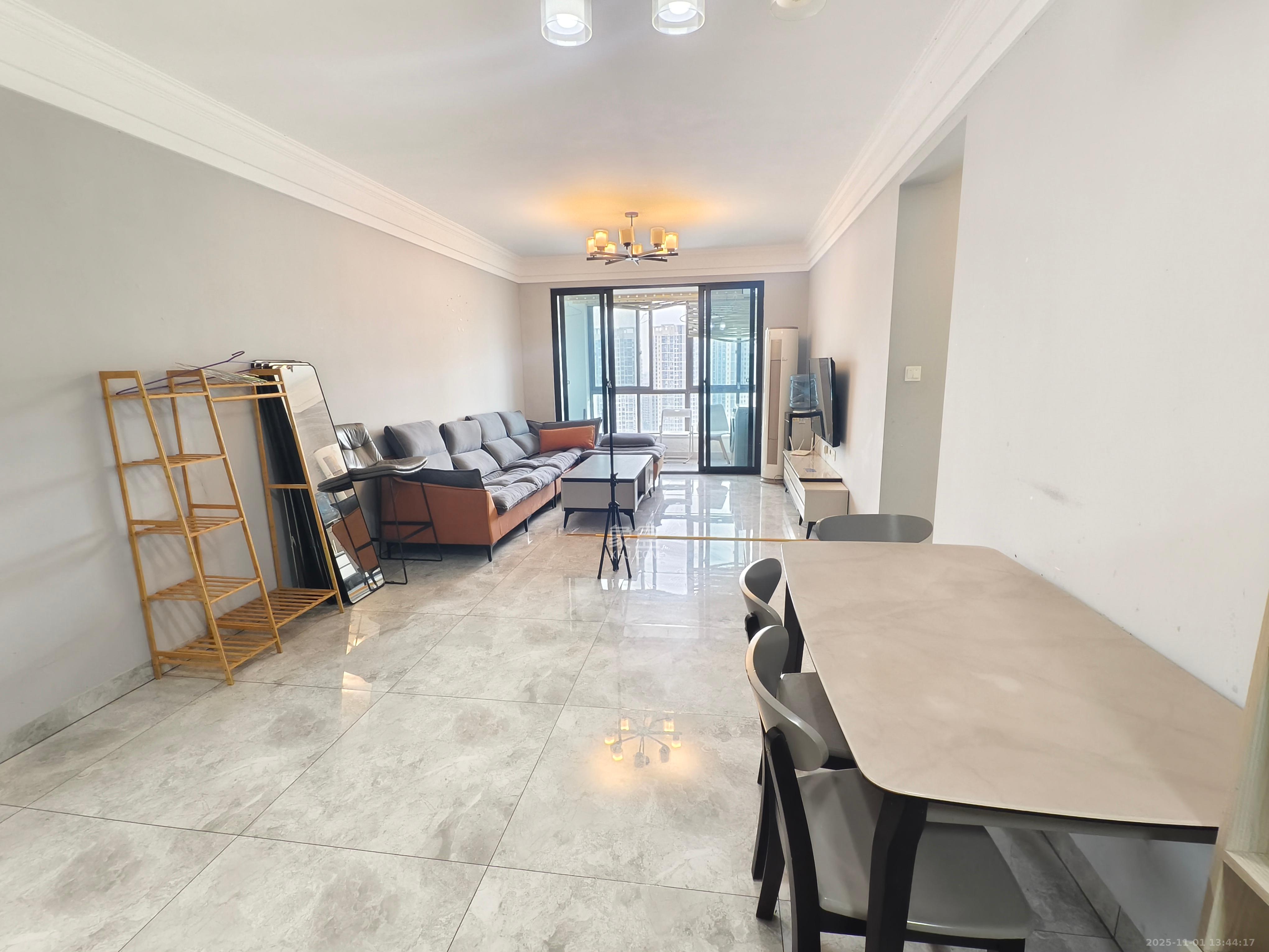 未来漫城  3室2厅1卫    2400.0元/月