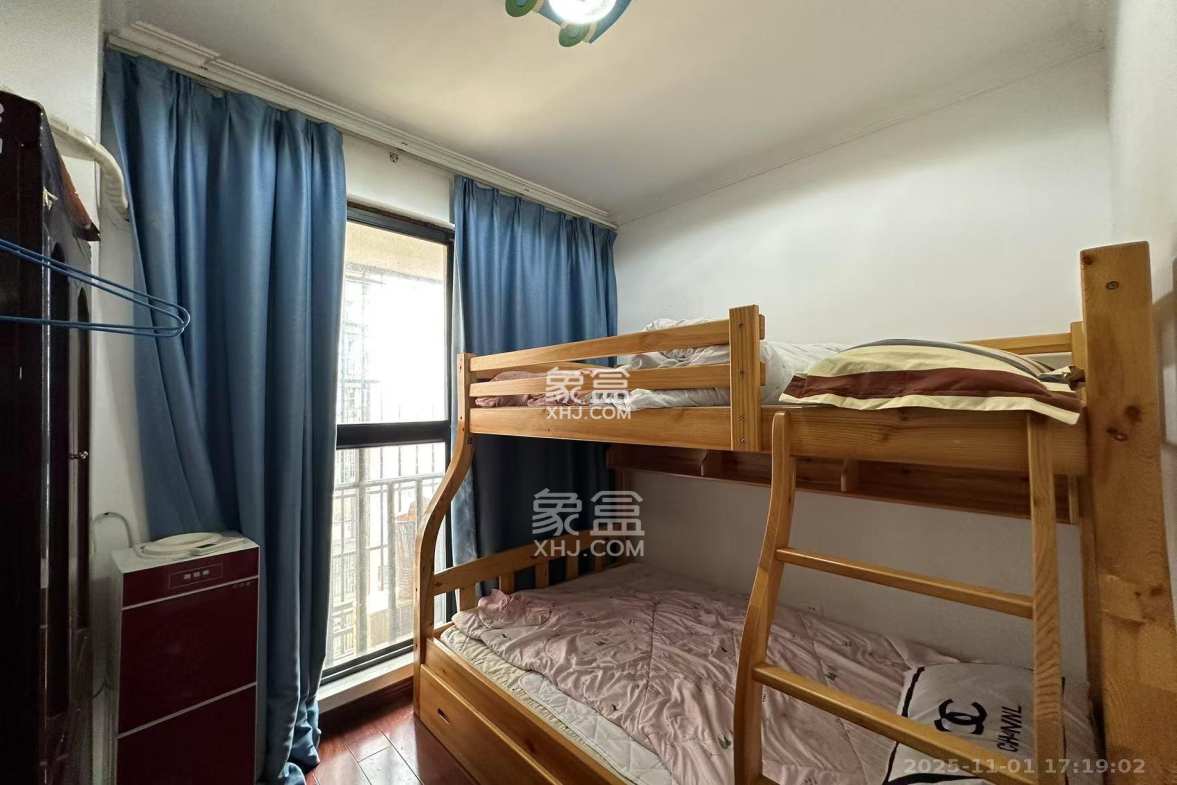 百纳广场(百纳公寓) 3室2厅1卫 2600.0元/月 百纳广场(百纳公寓) 3室2厅1卫 2600.0元/月室内图