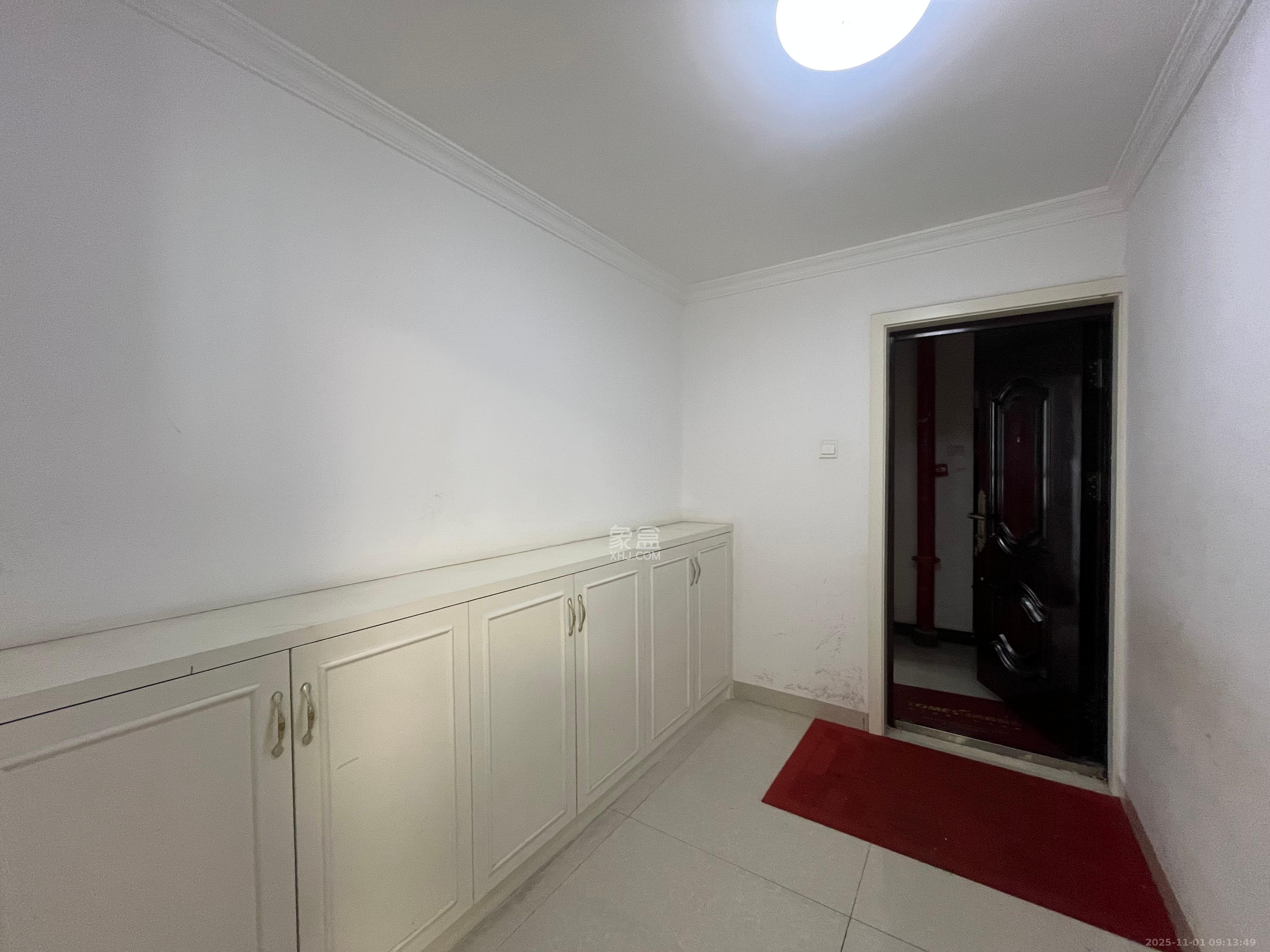 新蕾品阁居  4室2厅2卫    2200.0元/月室内图