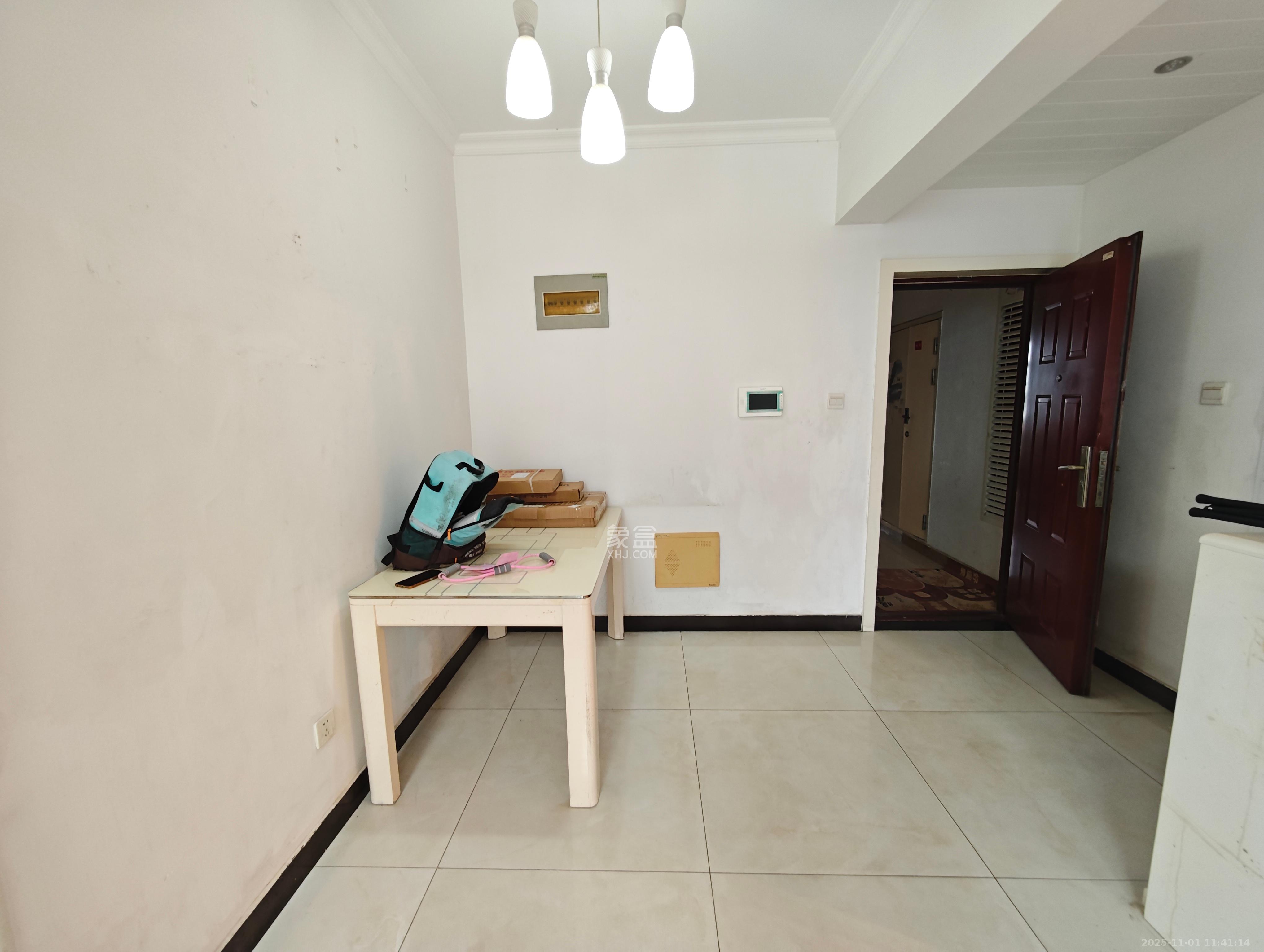 中国铁建国际城二期  2室2厅1卫    1600.0元/月 中国铁建国际城二期  2室2厅1卫    1600.0元/月室内图