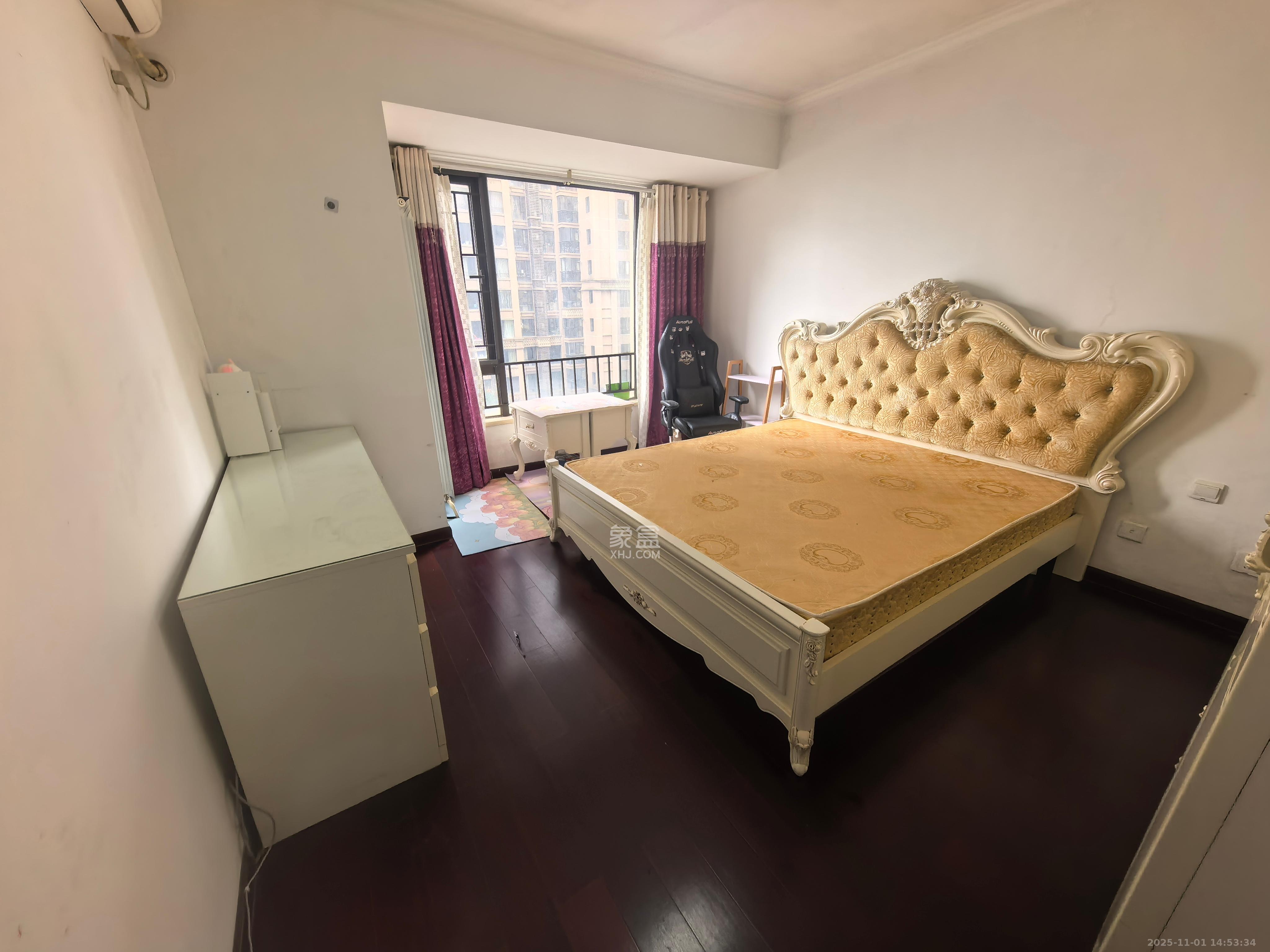 中海国际一期  3室2厅2卫    2300.0元/月 中海国际一期  3室2厅2卫    2300.0元/月室内图