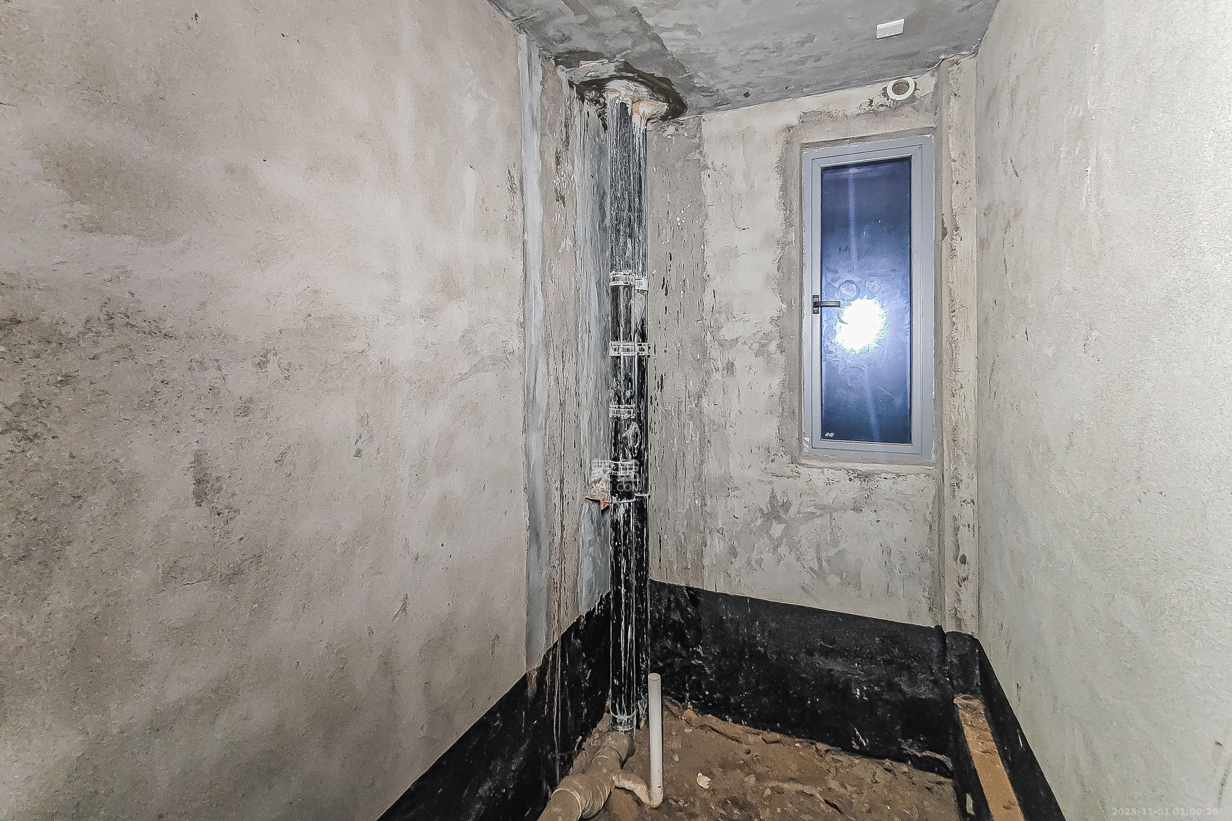 保利国际广场  3室2厅2卫    248.0万卫生间