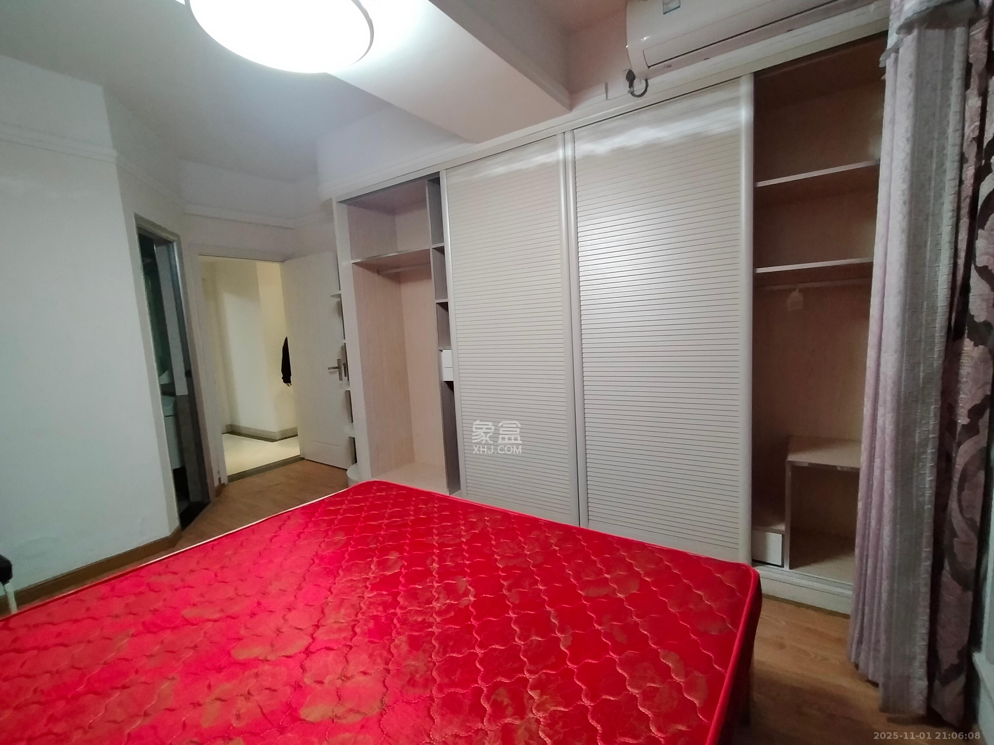 翡翠云天  3室2厅2卫    2000.0元/月室内图