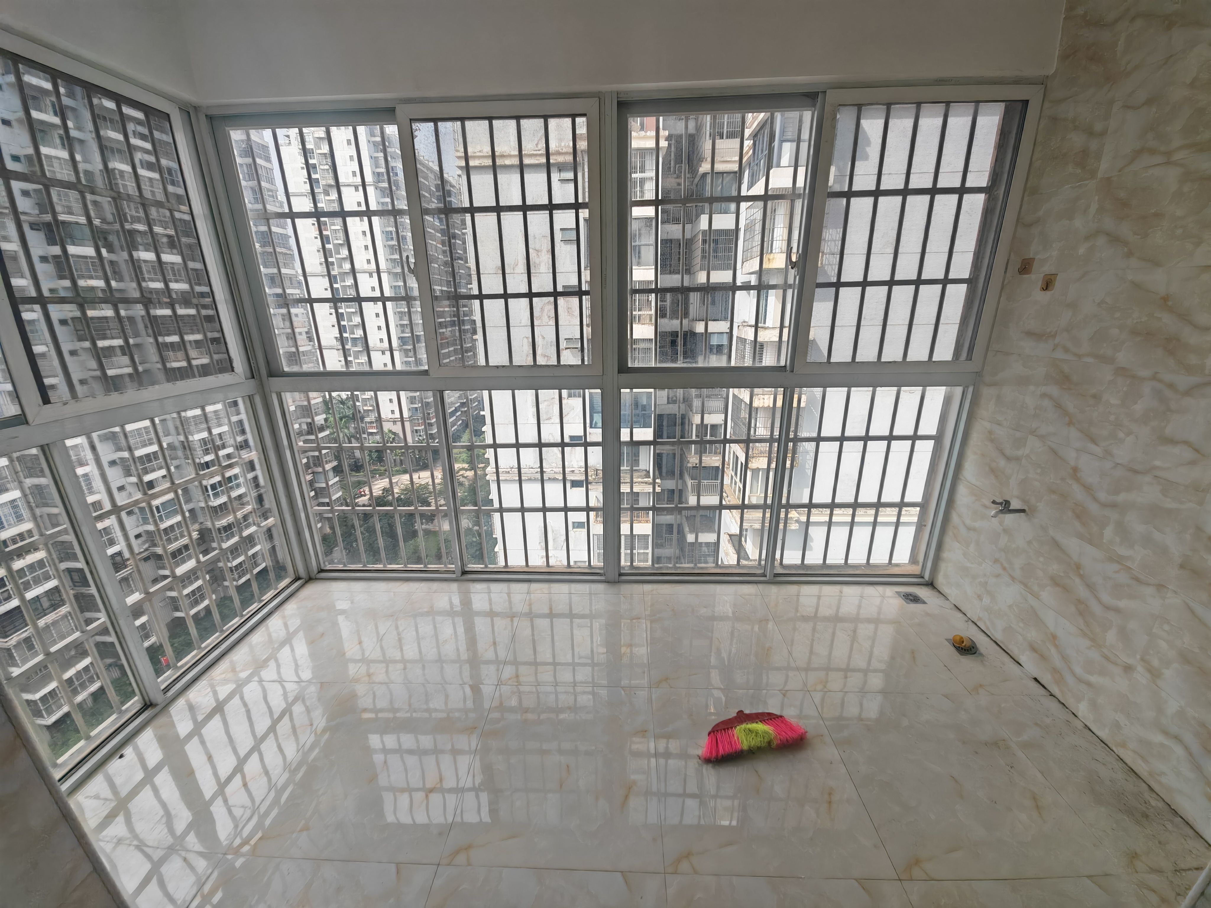 海航城  3室2厅2卫    2500.0元/月 海航城  3室2厅2卫    2500.0元/月室内图