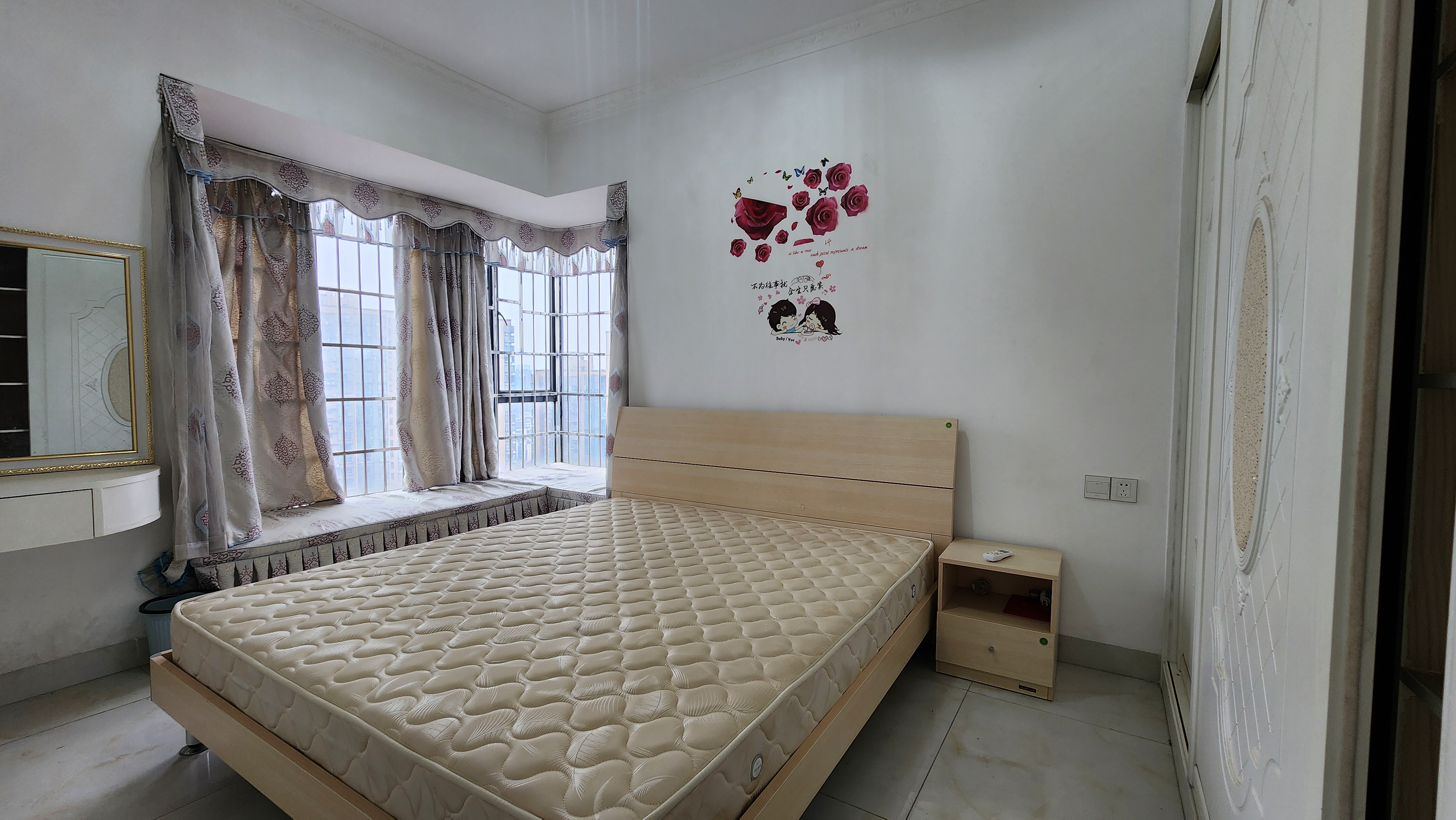 东方名城  3室2厅2卫    2300.0元/月室内图