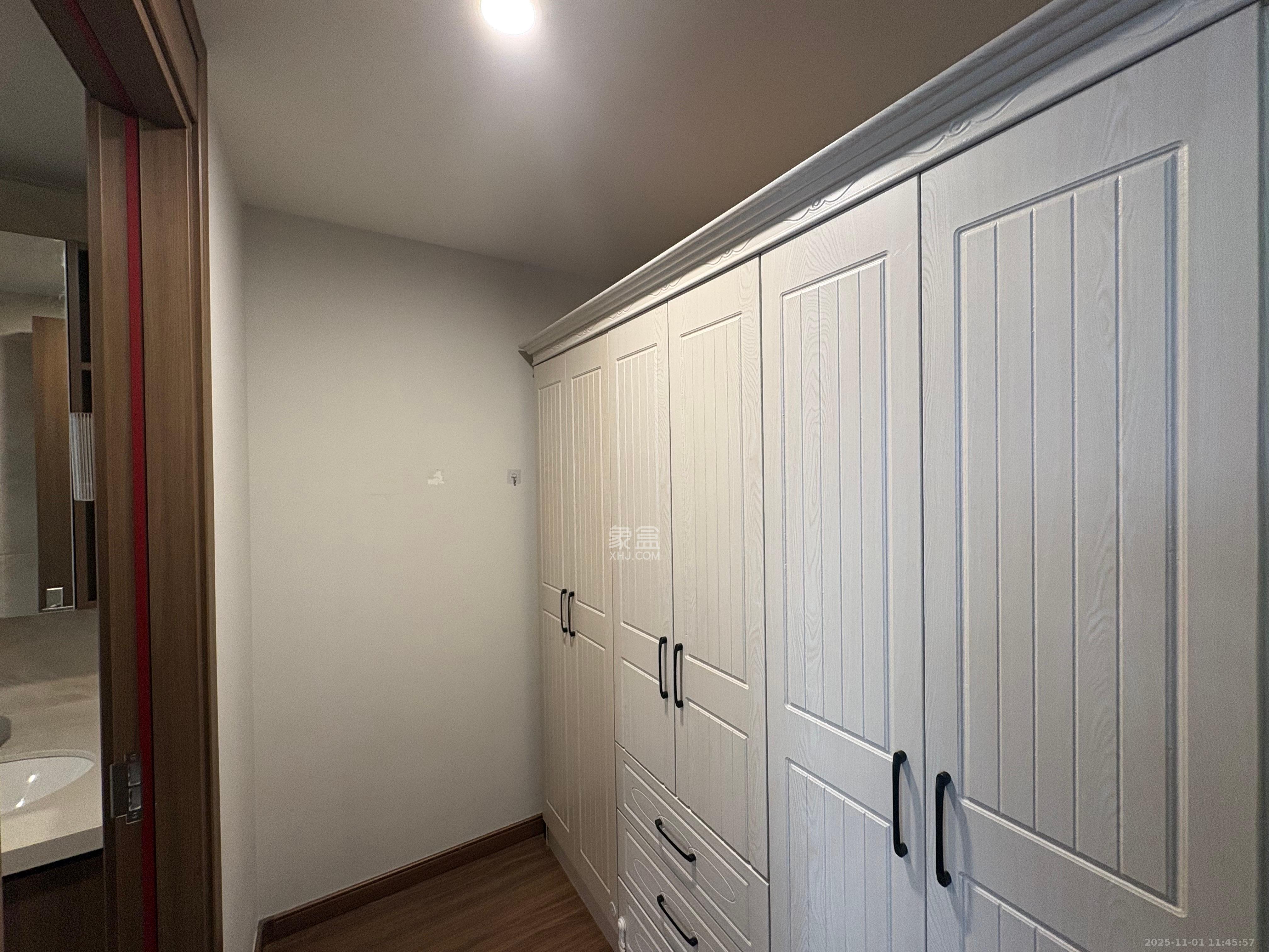 保利中环广场(保利中悦苑) 4室2厅2卫 4000.0元/月 保利中环广场(保利中悦苑) 4室2厅2卫 4000.0元/月室内图