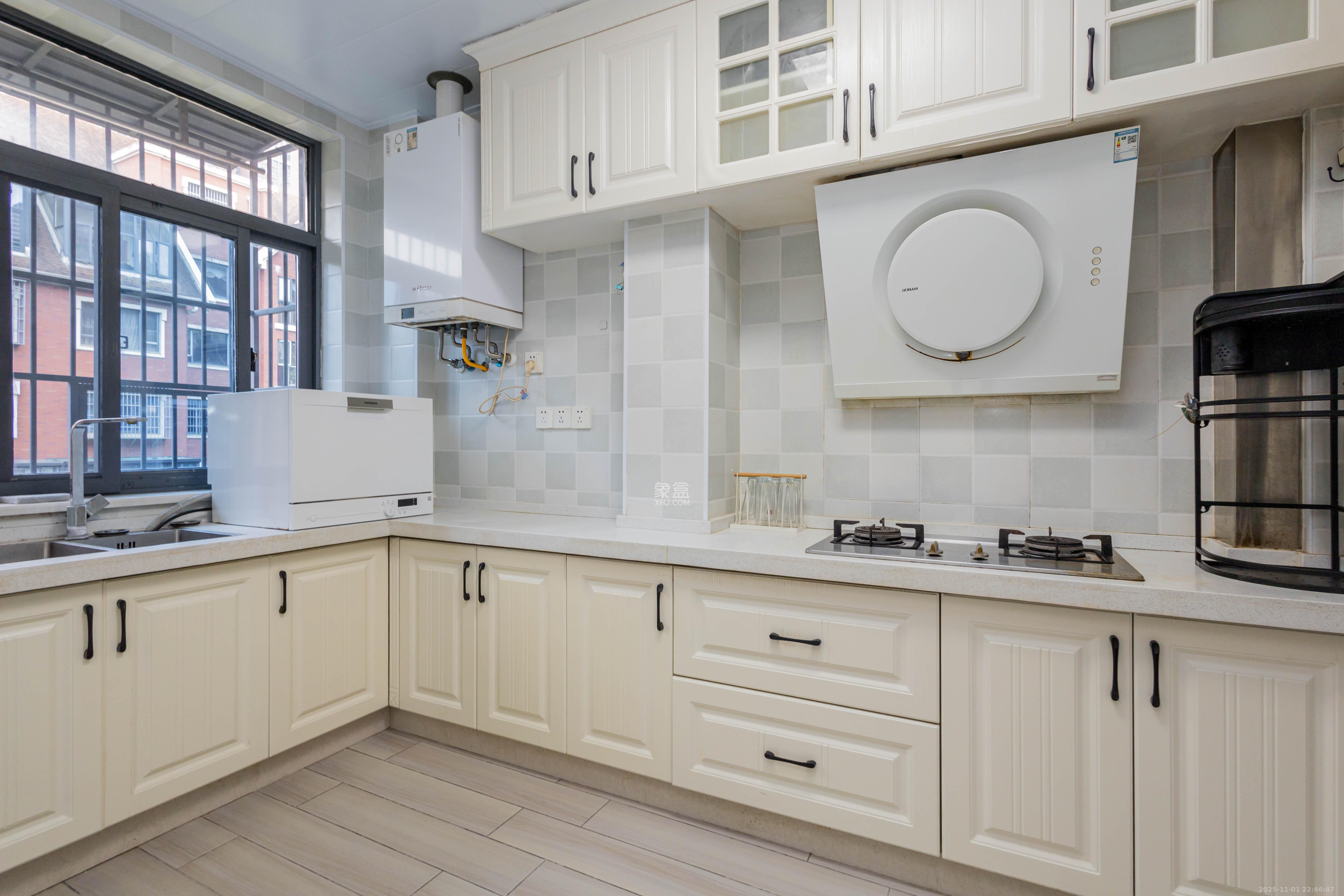 辉宏橄榄城  4室2厅2卫    105.0万 辉宏橄榄城  4室2厅2卫    105.0万厨房