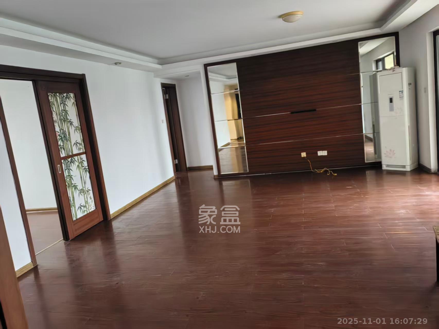 万科城 3室2厅2卫 2800.0元/月 万科城 3室2厅2卫 2800.0元/月室内图