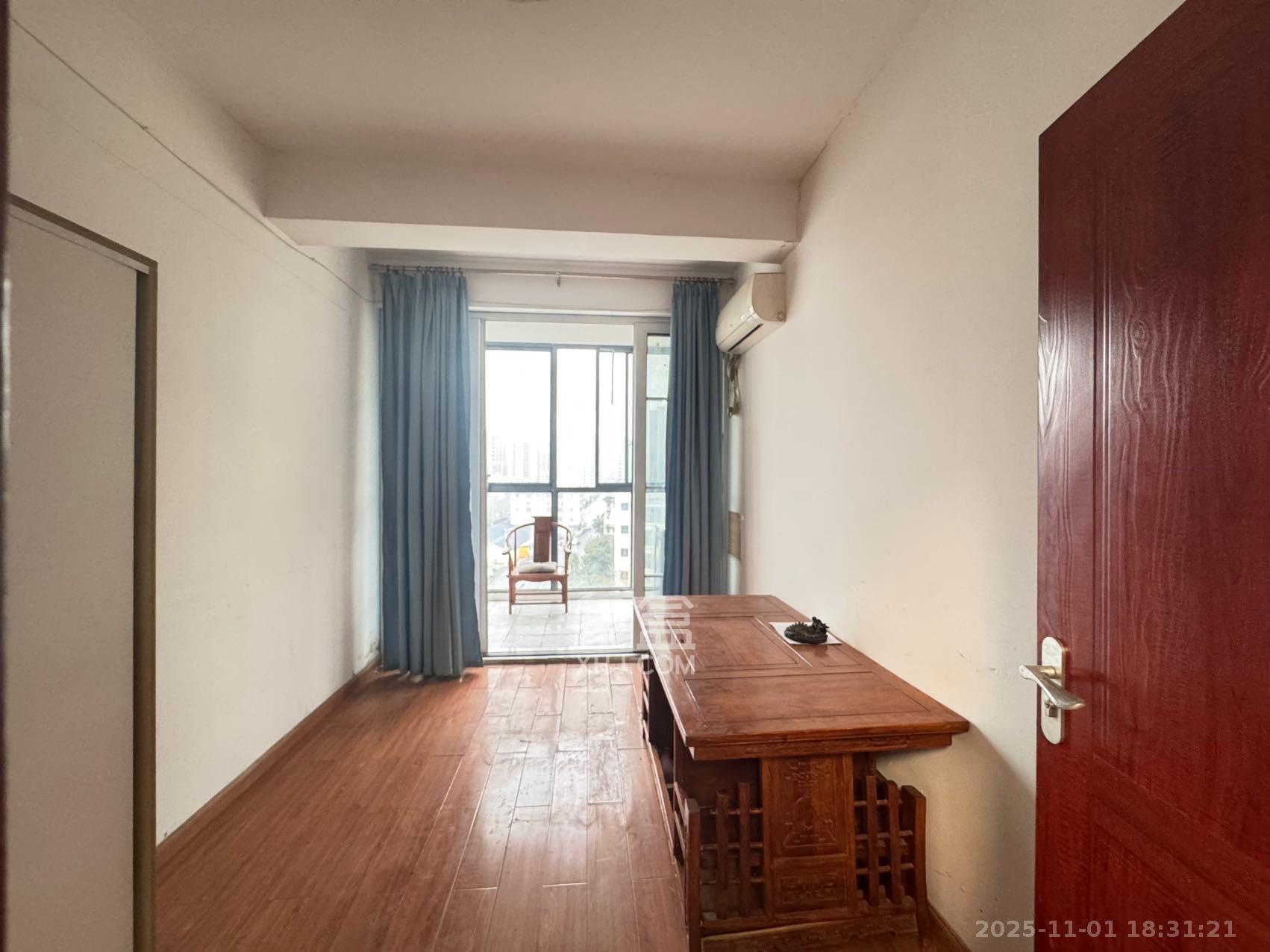 移动科技有限公司职工住宅楼  4室2厅2卫    2500.0元/月 移动科技有限公司职工住宅楼  4室2厅2卫    2500.0元/月室内图