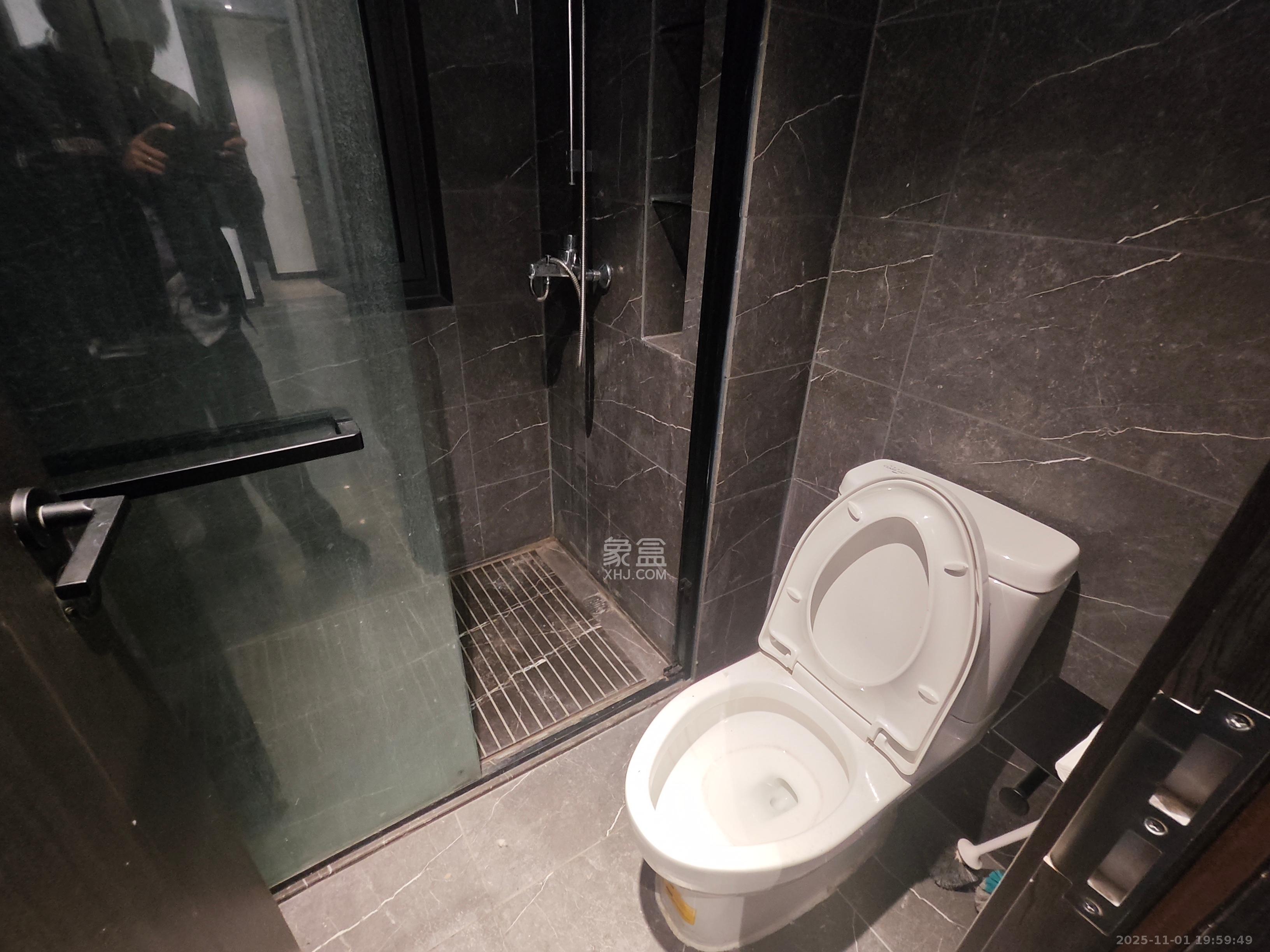 绿地麓云国际一期 3室2厅2卫 3500.0元/月 绿地麓云国际一期 3室2厅2卫 3500.0元/月室内图