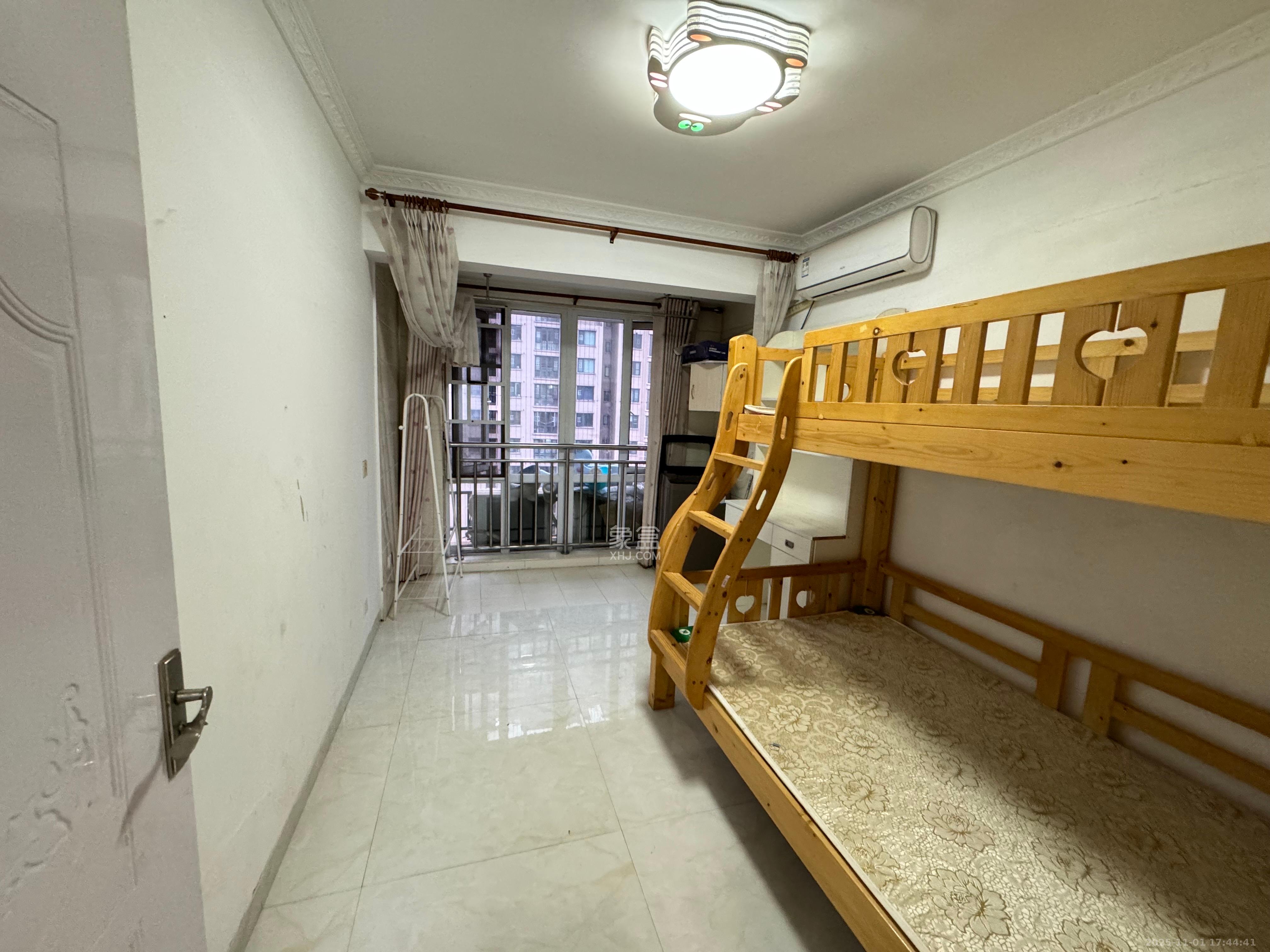 丽发新城  3室2厅2卫    2000.0元/月室内图