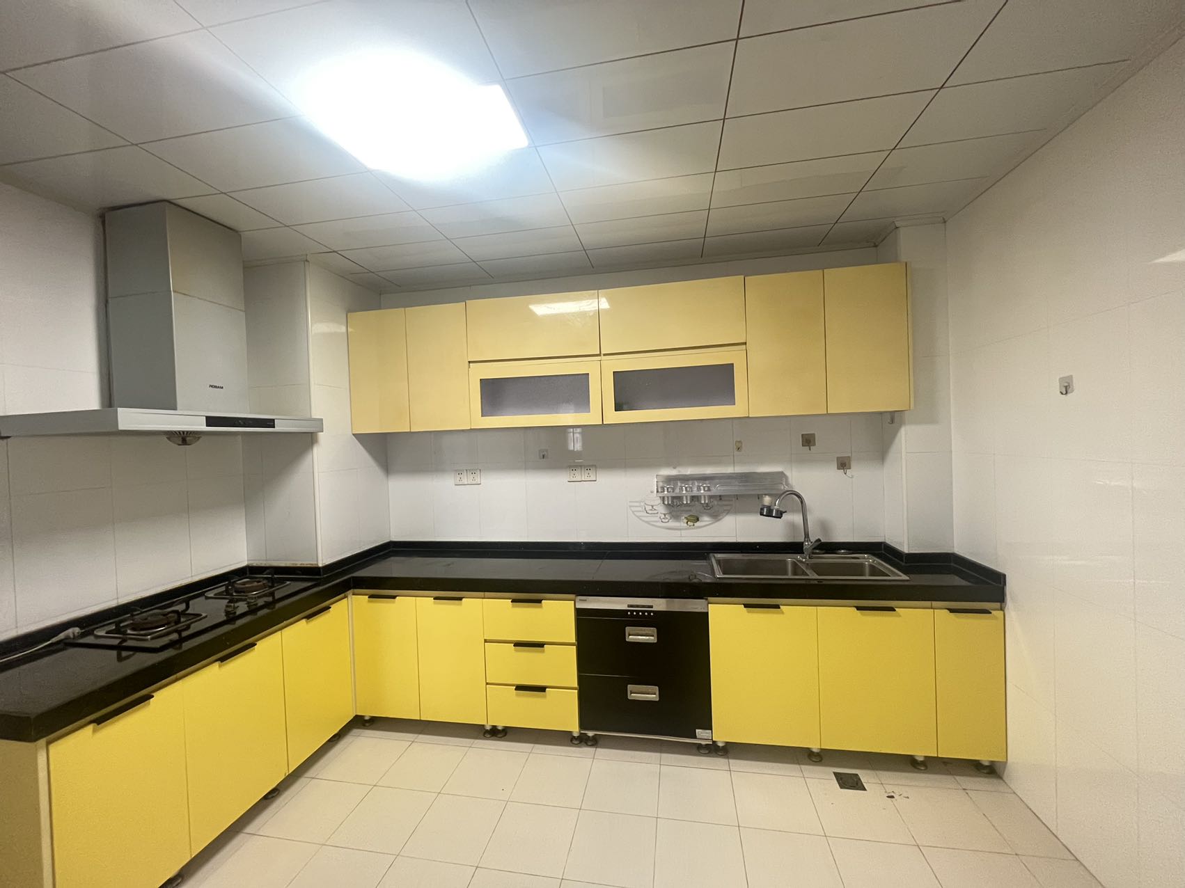 东盛名苑  3室2厅2卫    2800.0元/月 东盛名苑  3室2厅2卫    2800.0元/月室内图