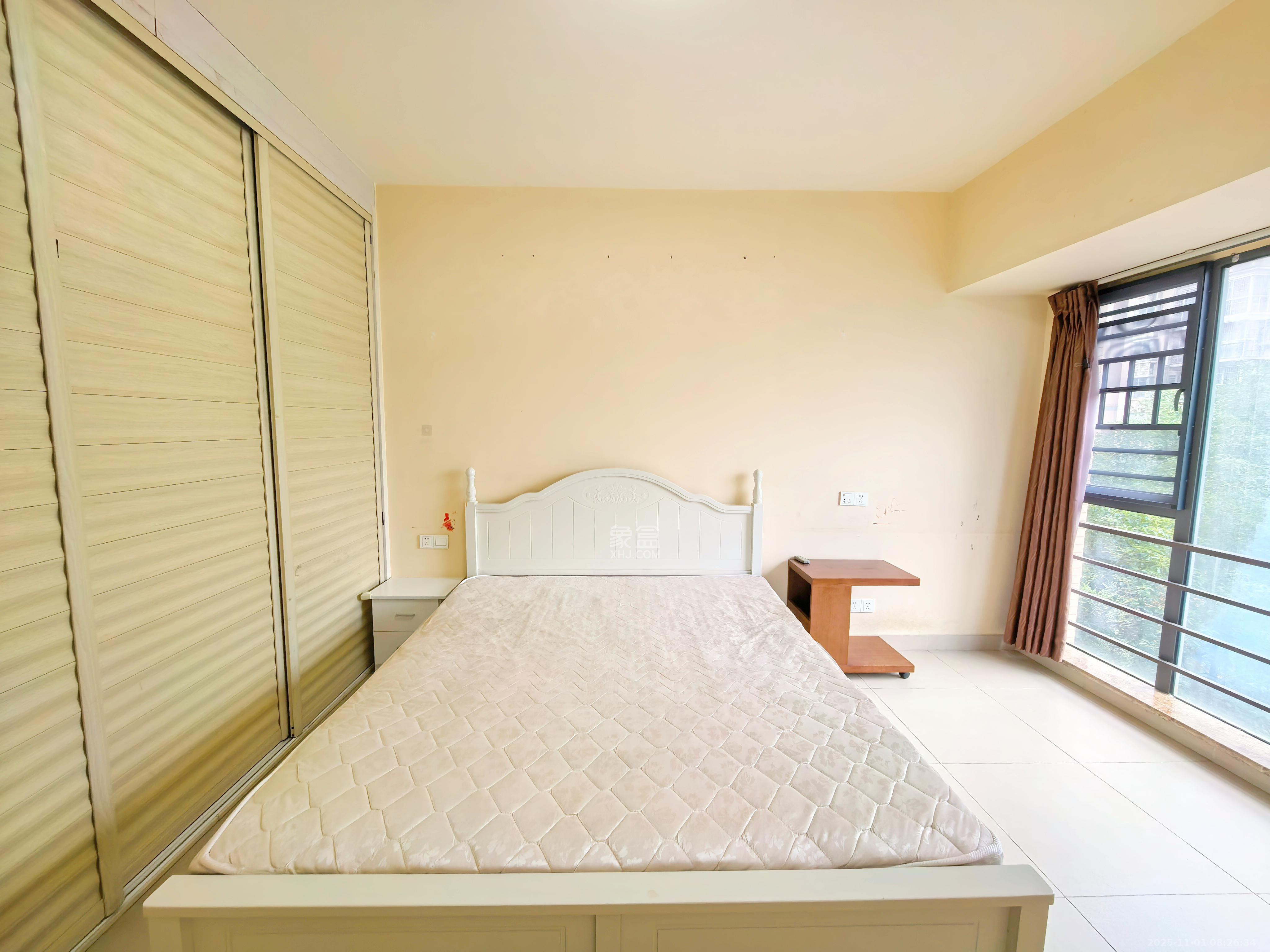 中城丽景香山园  3室2厅2卫    3000.0元/月室内图