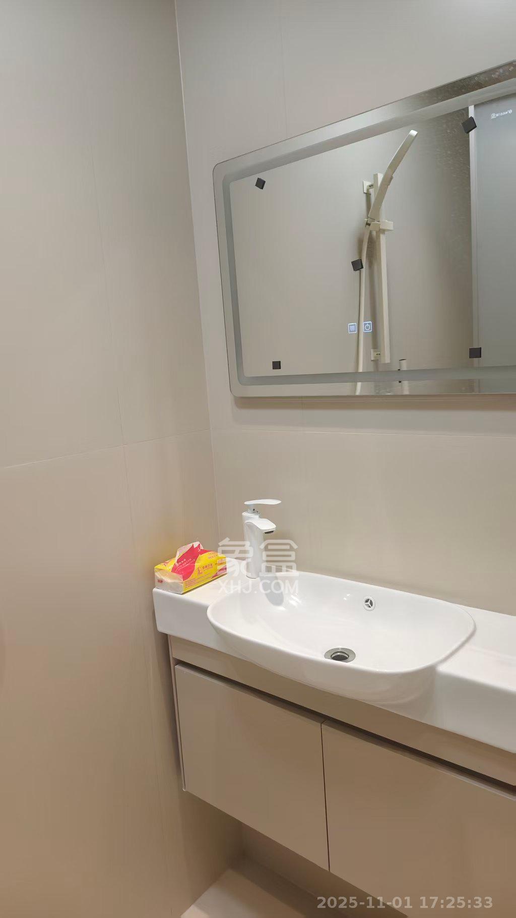 绿地商务广场  1室1厅1卫    1600.0元/月室内图