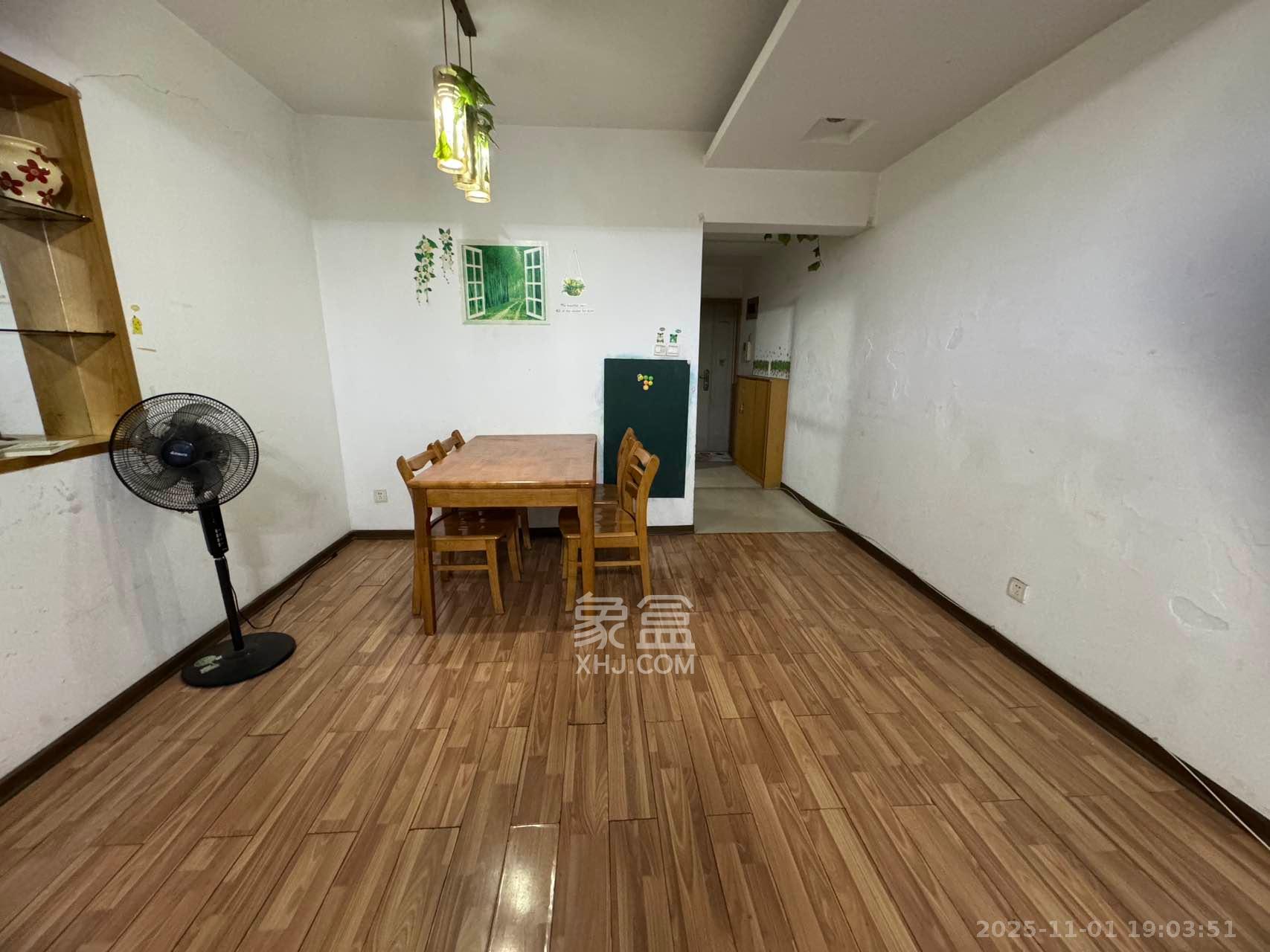 金碧文华  2室2厅1卫    1900.0元/月 金碧文华  2室2厅1卫    1900.0元/月室内图