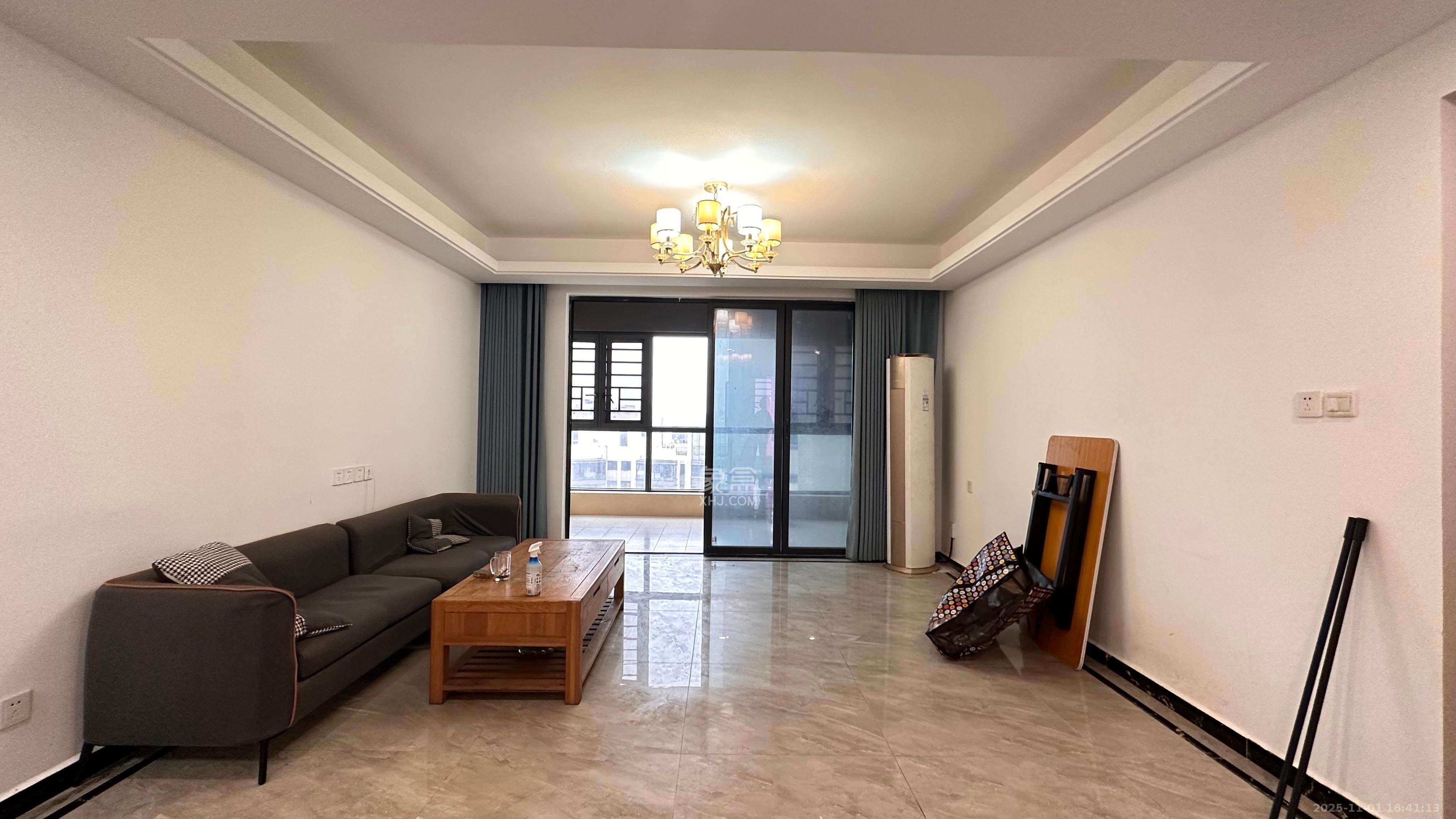 万润滨江天著  4室2厅2卫    2500.0元/月