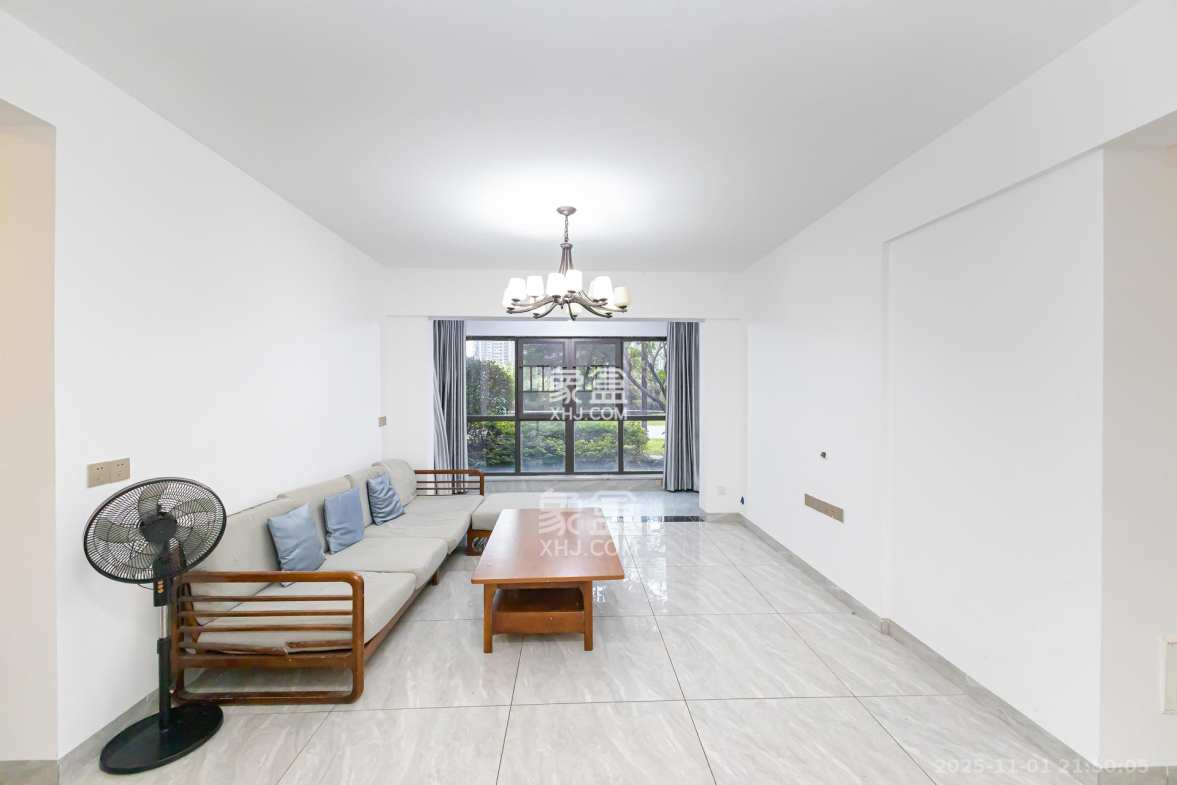 润和滨江府 4室2厅2卫 128.0万 润和滨江府 4室2厅2卫 128.0万客厅