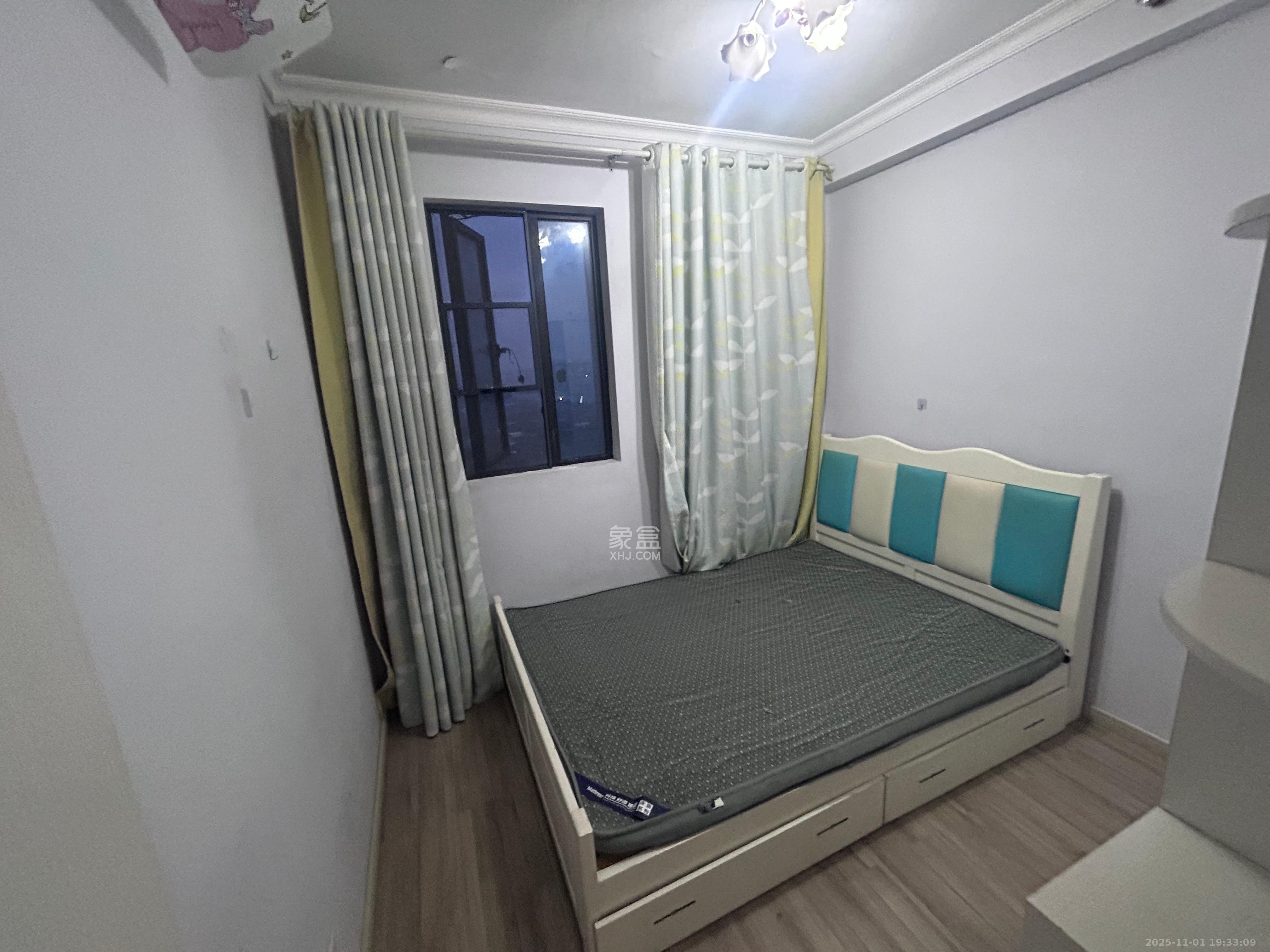 长房半岛蓝湾（观山月）  1室1厅1卫    1400.0元/月室内图1