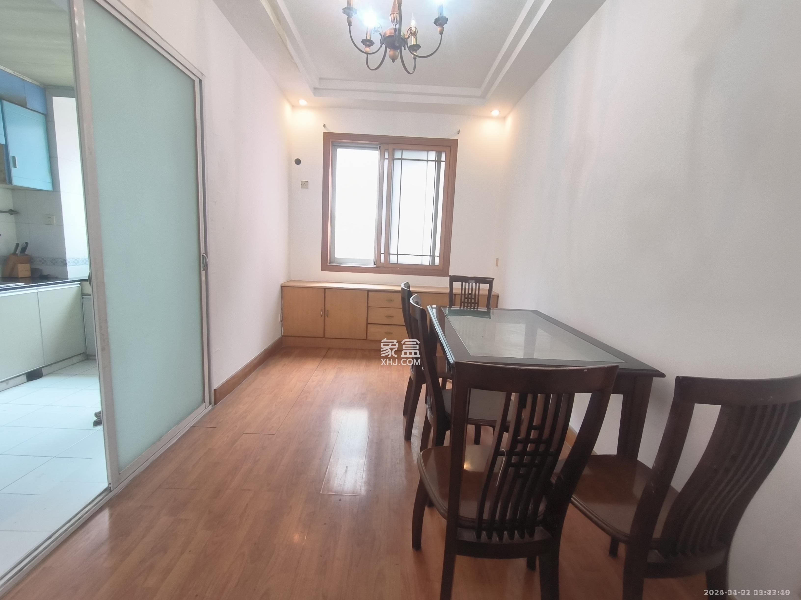 泰时新雅园 3室1厅2卫 2300.0元/月 泰时新雅园 3室1厅2卫 2300.0元/月室内图