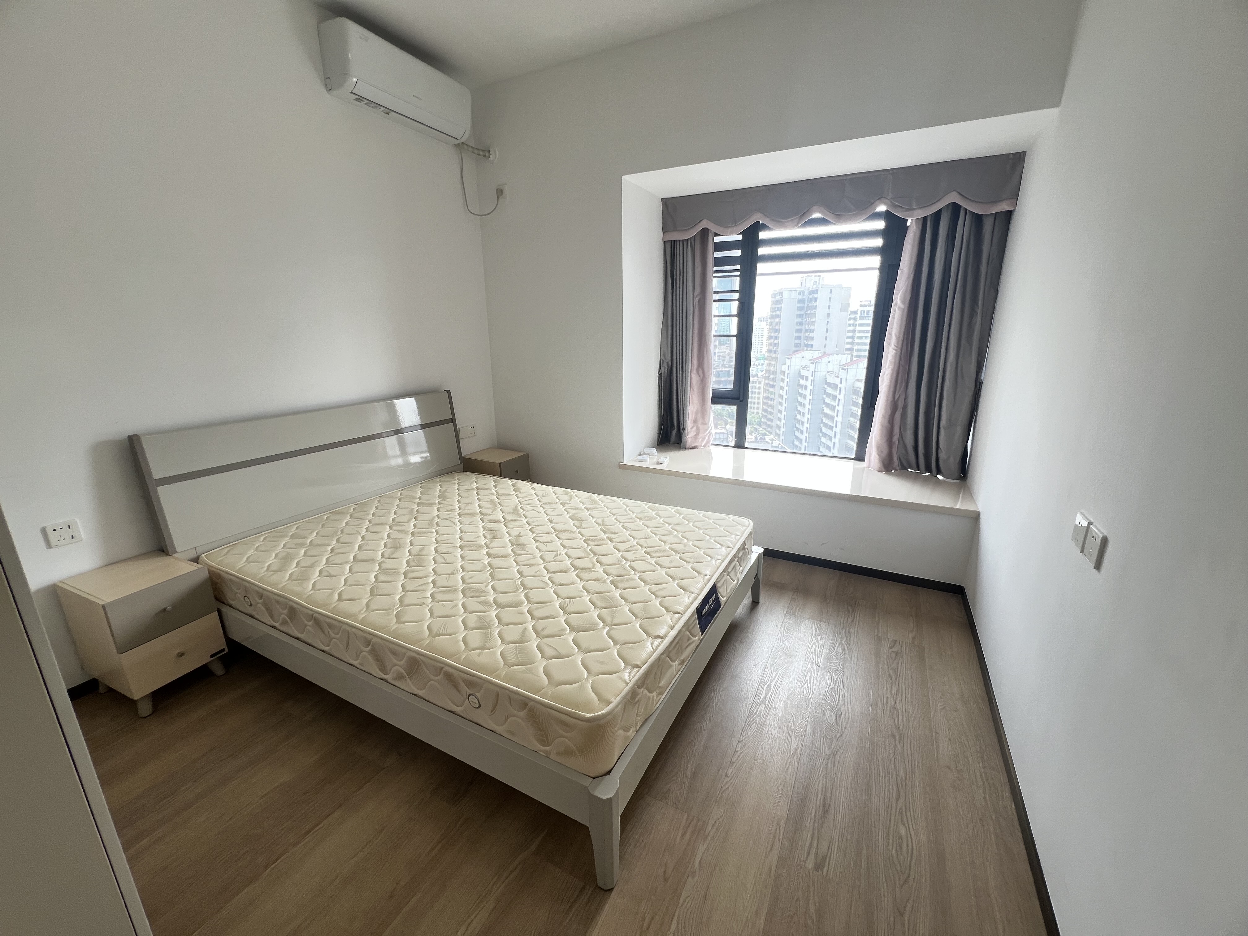 华润中心二期东悦府  4室2厅2卫    10000.0元/月室内图