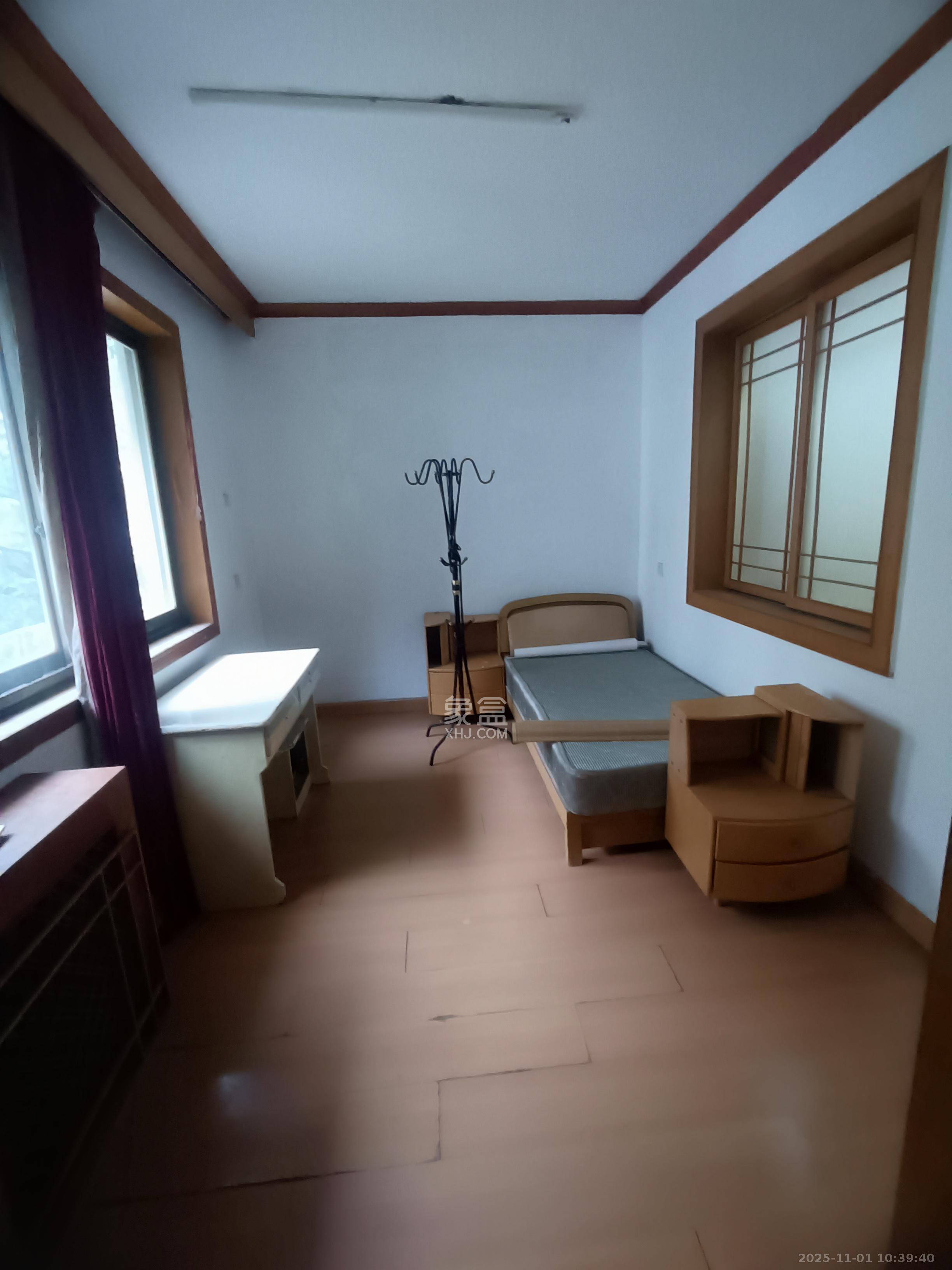 省政府机关二院  4室1厅1卫    2600.0元/月 省政府机关二院  4室1厅1卫    2600.0元/月室内图